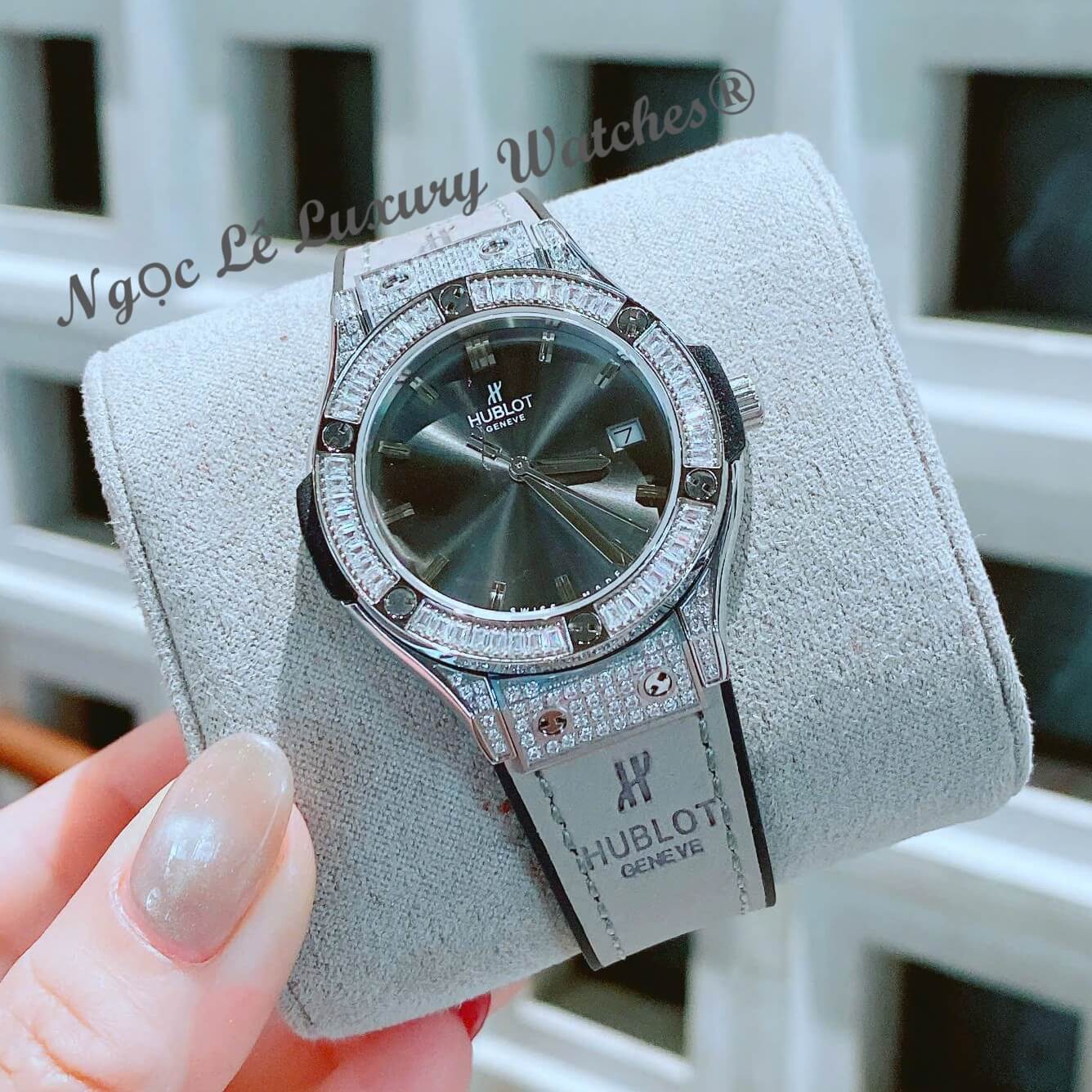 Đồng Hồ Cặp Hublot Classic Fusion Dây Da Xám Đính Đá Vỏ Thép Silver Size 41mm - 34mm Quartz