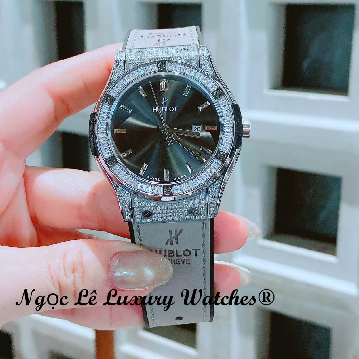 Đồng Hồ Cặp Hublot Classic Fusion Dây Da Xám Đính Đá Vỏ Thép Silver Size 41mm - 34mm Quartz