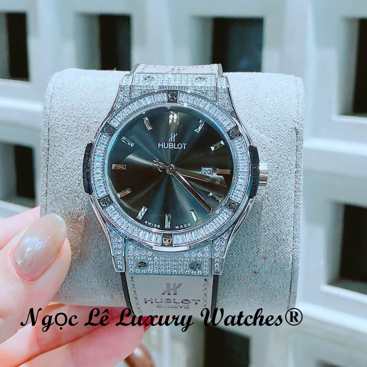 Đồng Hồ Cặp Hublot Classic Fusion Dây Da Xám Đính Đá Vỏ Thép Silver Size 41mm - 34mm Quartz