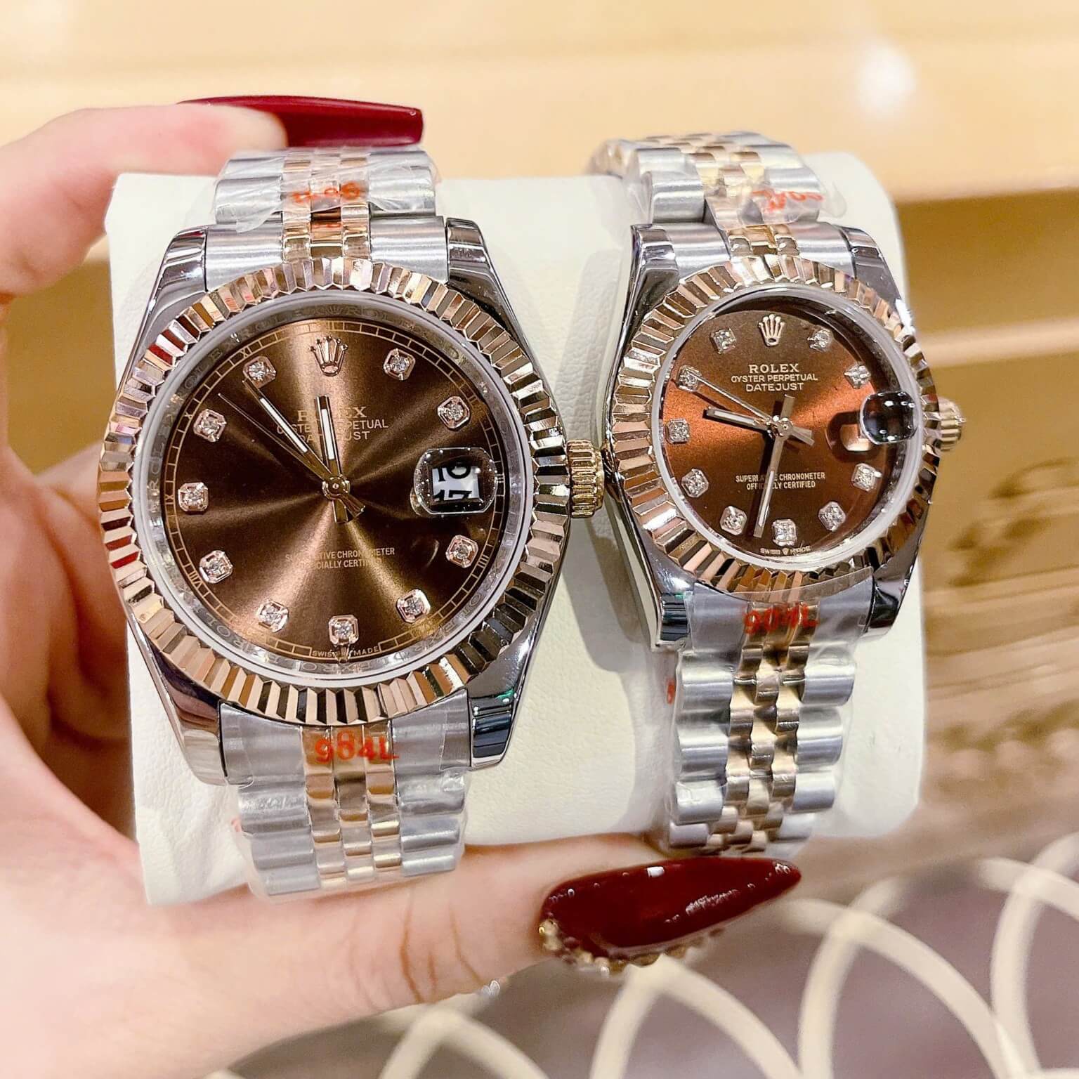 Đồng Hồ Cặp Rolex Datejust Máy Pin Demi Rose Mặt Nâu Niềng Khía Size Nam 41mm - Nữ 31mm