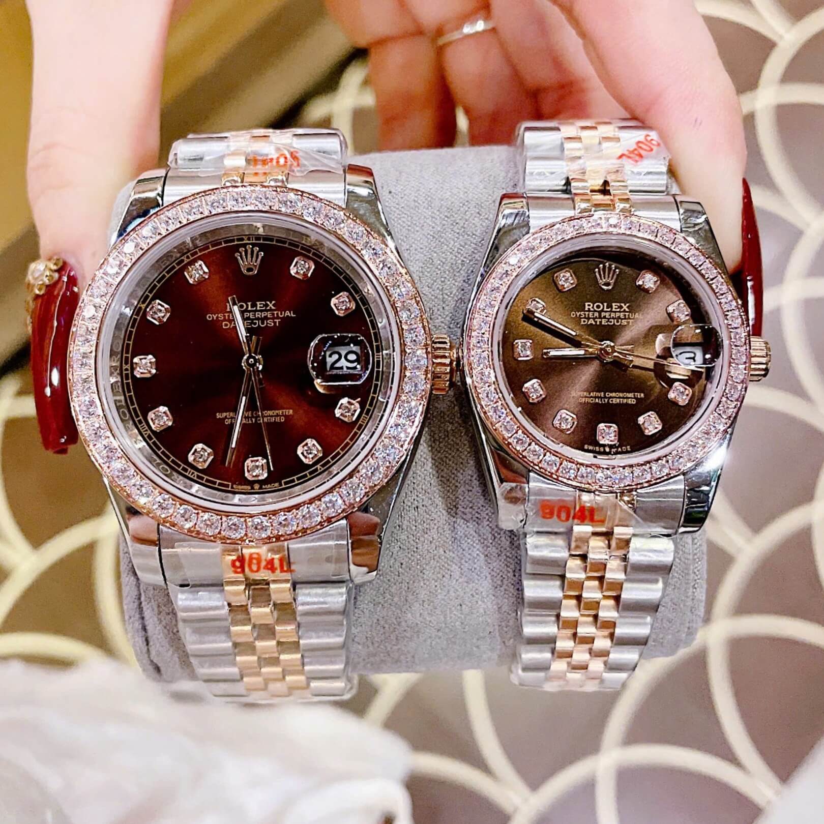 Đồng Hồ Cặp Rolex Datejust Máy Pin Demi Vàng Hồng Mặt Nâu Viền Đá Size 41mm - 31mm