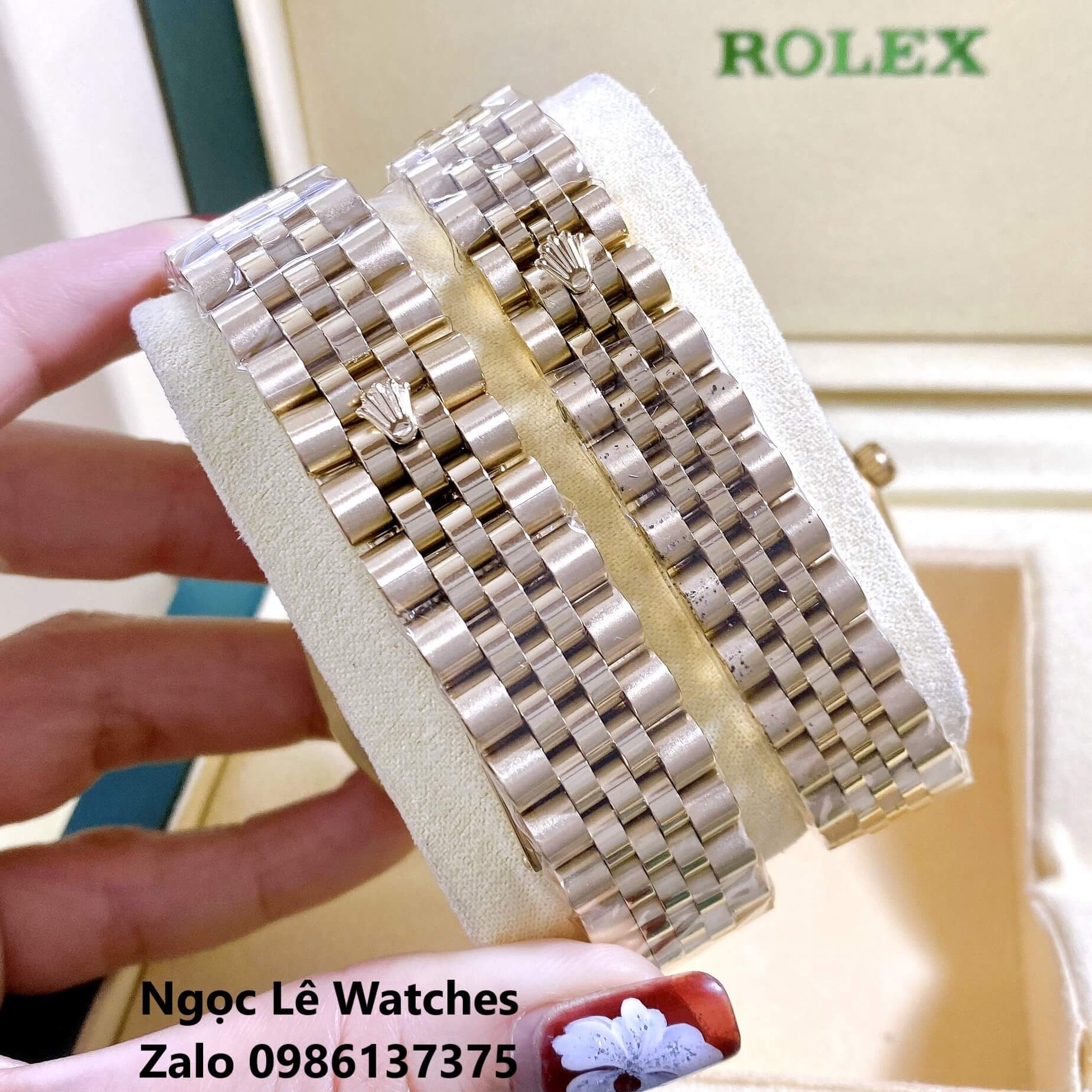 Đồng Hồ Cặp Rolex Datejust Pin Màu Vàng Mặt Đen Viền Đá Size 36mm - 31mm