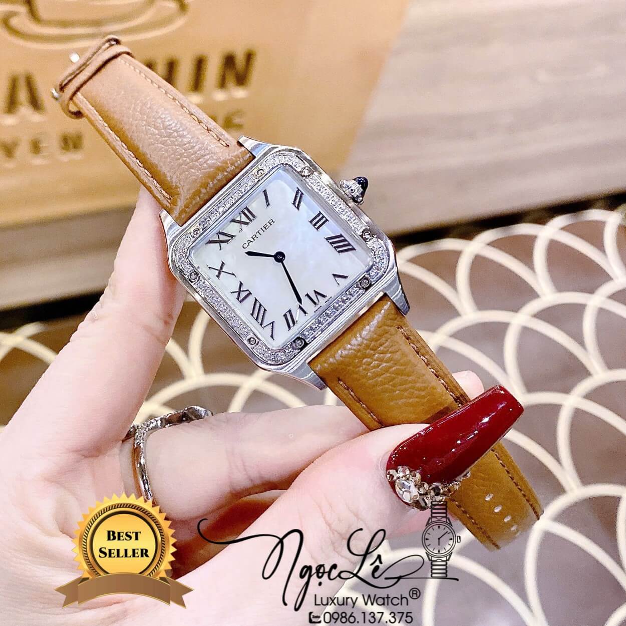 Đồng Hồ Nữ Cartier Santos De Dây Da Nâu Mặt Vuông Đính Đá Size 24x33mm Máy Pin Thụy Sĩ