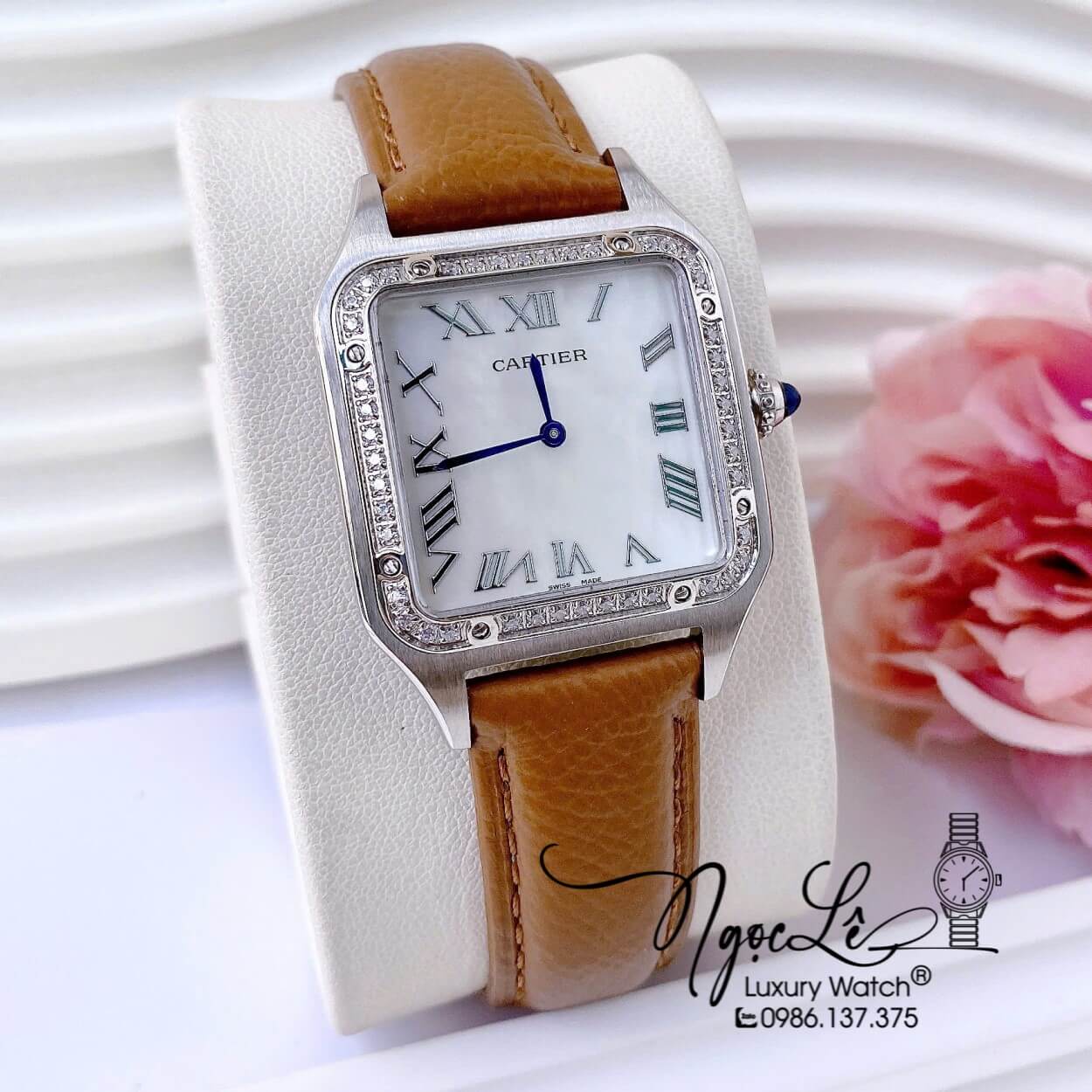 Đồng Hồ Nữ Cartier Santos De Dây Da Nâu Mặt Vuông Đính Đá Size 24x33mm Máy Pin Thụy Sĩ