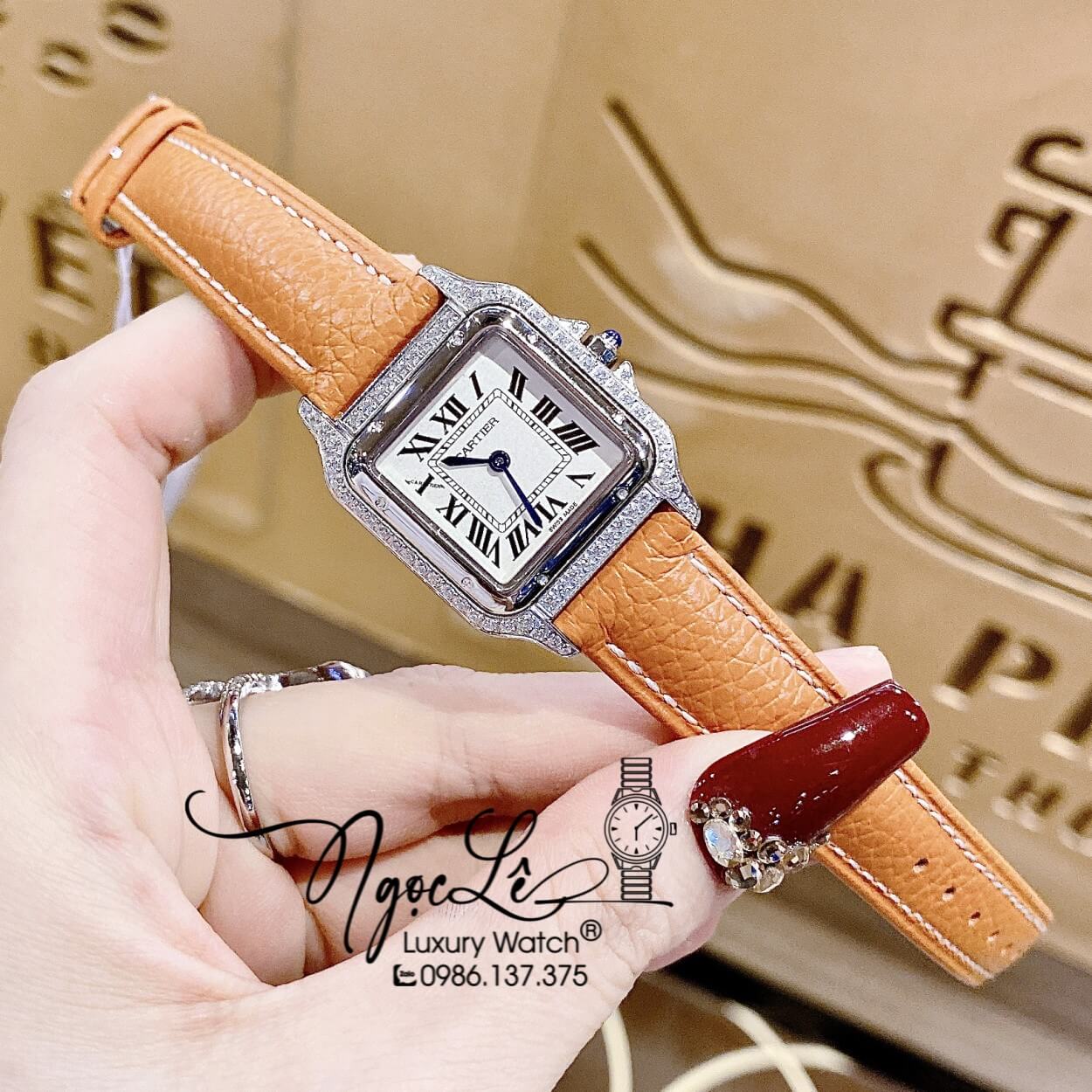 Đồng Hồ Nữ Cartier Santos De Dây Da Nâu Mặt Vuông Đính Đá Size 24x33mm Máy Pin Thụy - Vỏ Silver