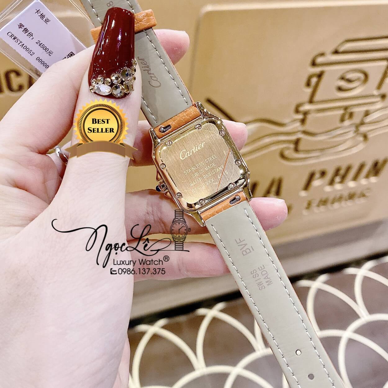 Đồng Hồ Nữ Cartier Santos De Dây Da Nâu Mặt Vuông Đính Đá Size 24x33mm Máy Pin Thụy - Vỏ Gold