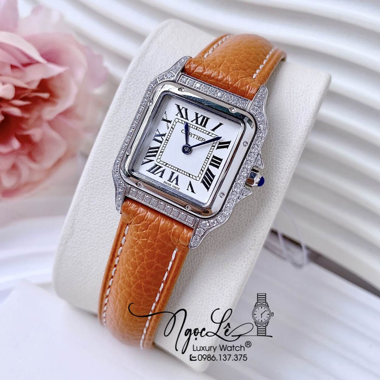 Đồng Hồ Nữ Cartier Santos De Dây Da Nâu Mặt Vuông Đính Đá Size 24x33mm Máy Pin Thụy - Vỏ Silver