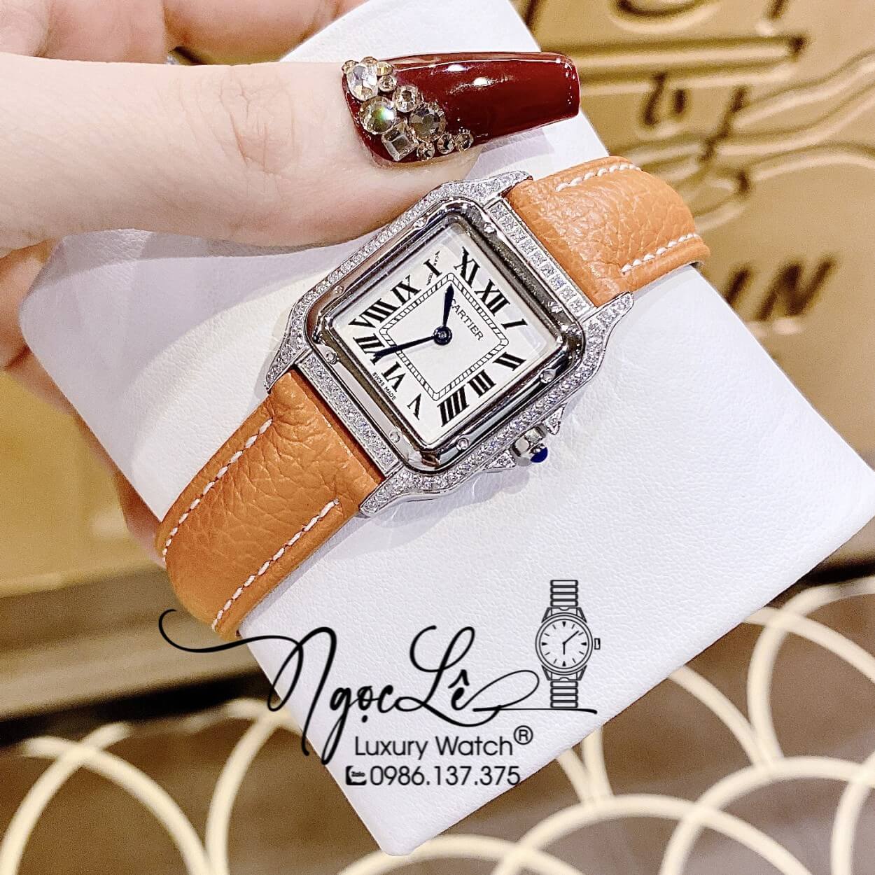 Đồng Hồ Nữ Cartier Santos De Dây Da Nâu Mặt Vuông Đính Đá Size 24x33mm Máy Pin Thụy - Vỏ Silver