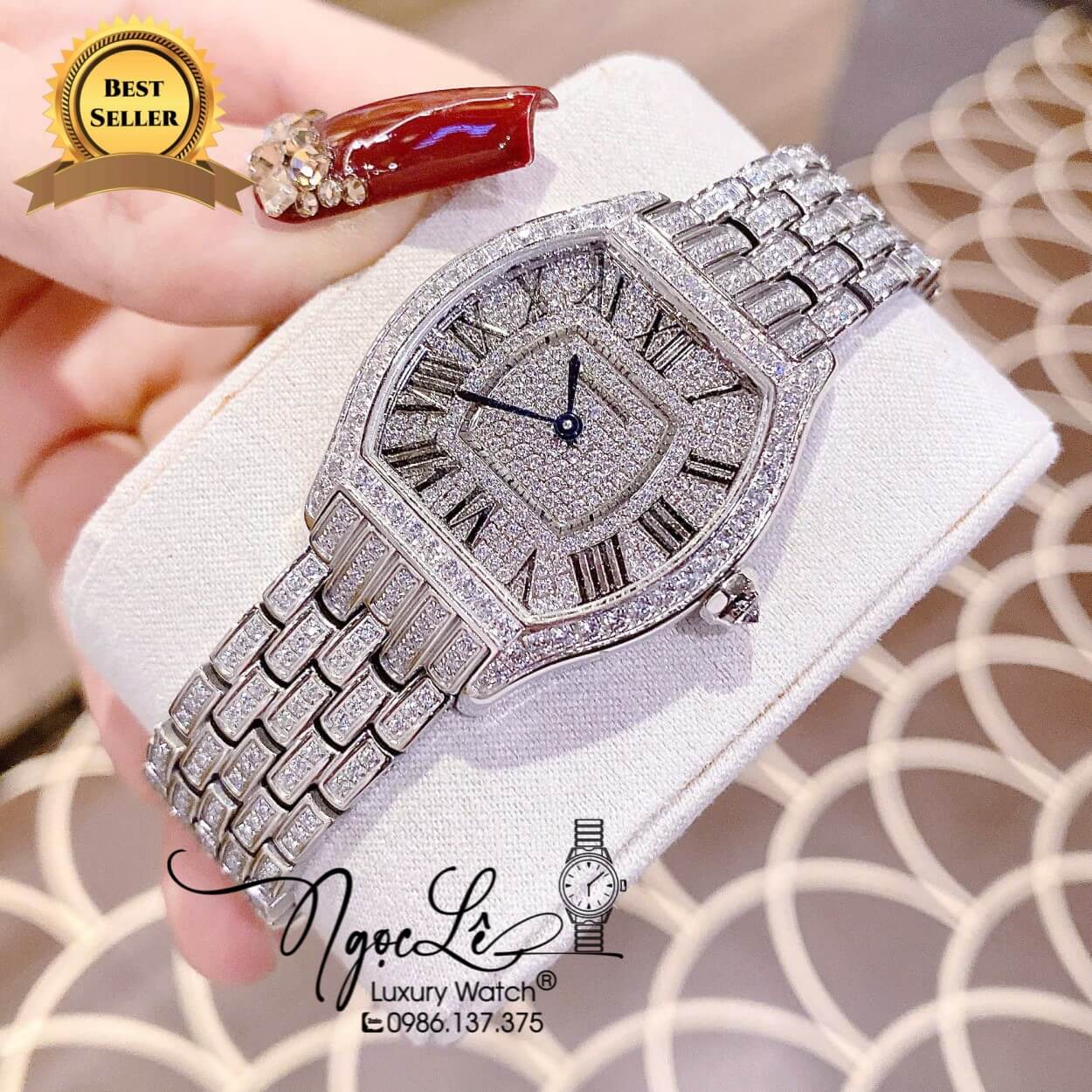 Đồng Hồ Nữ Cartier Santos De Mặt Oval Dây Kim Loại Đính Đá Size 24x33mm - Vỏ Silver
