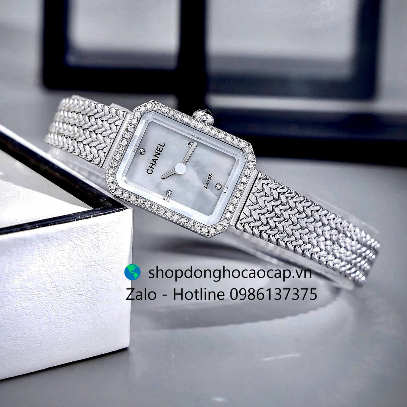 Đồng hồ Chanel Boy Friend dây mesh bạc mặt trắng khảm xà cừ size 20x26mm - Quartz