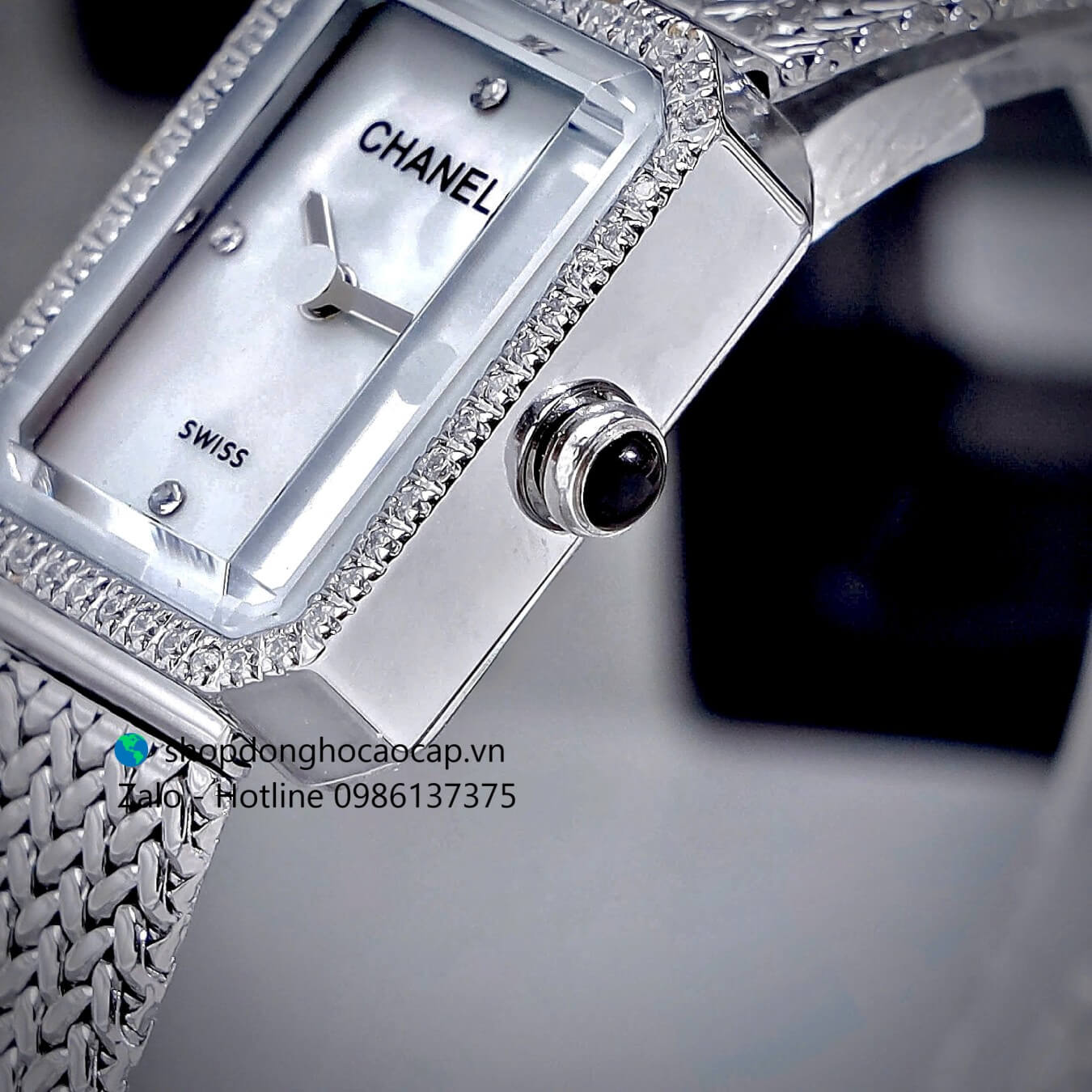 Đồng hồ Chanel Boy Friend dây mesh bạc mặt trắng khảm xà cừ size 20x26mm - Quartz