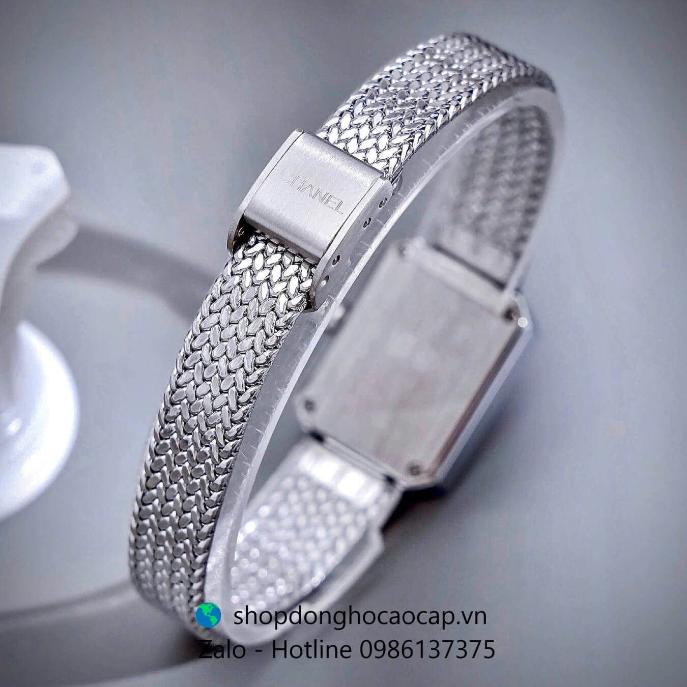Đồng hồ Chanel Boy Friend dây mesh bạc mặt trắng khảm xà cừ size 20x26mm - Quartz