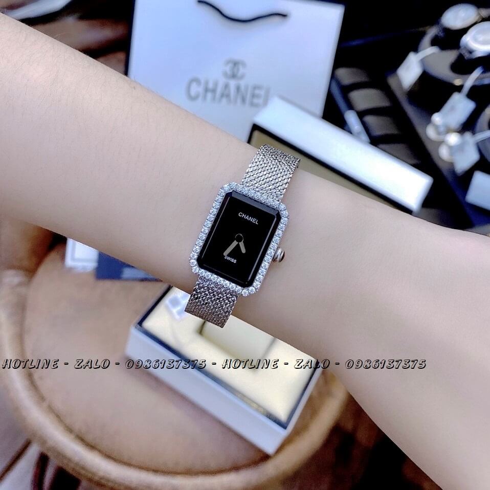 Đồng Hồ Nữ Chanel Boy Friend Diamond Mặt Đen 20x28mm