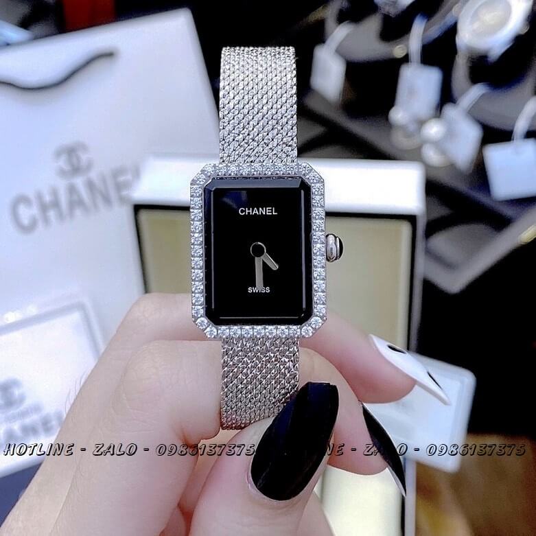 Đồng Hồ Nữ Chanel Boy Friend Diamond Dây Mesh Màu Bạc Mặt Đen Size 20x28mm - Quartz
