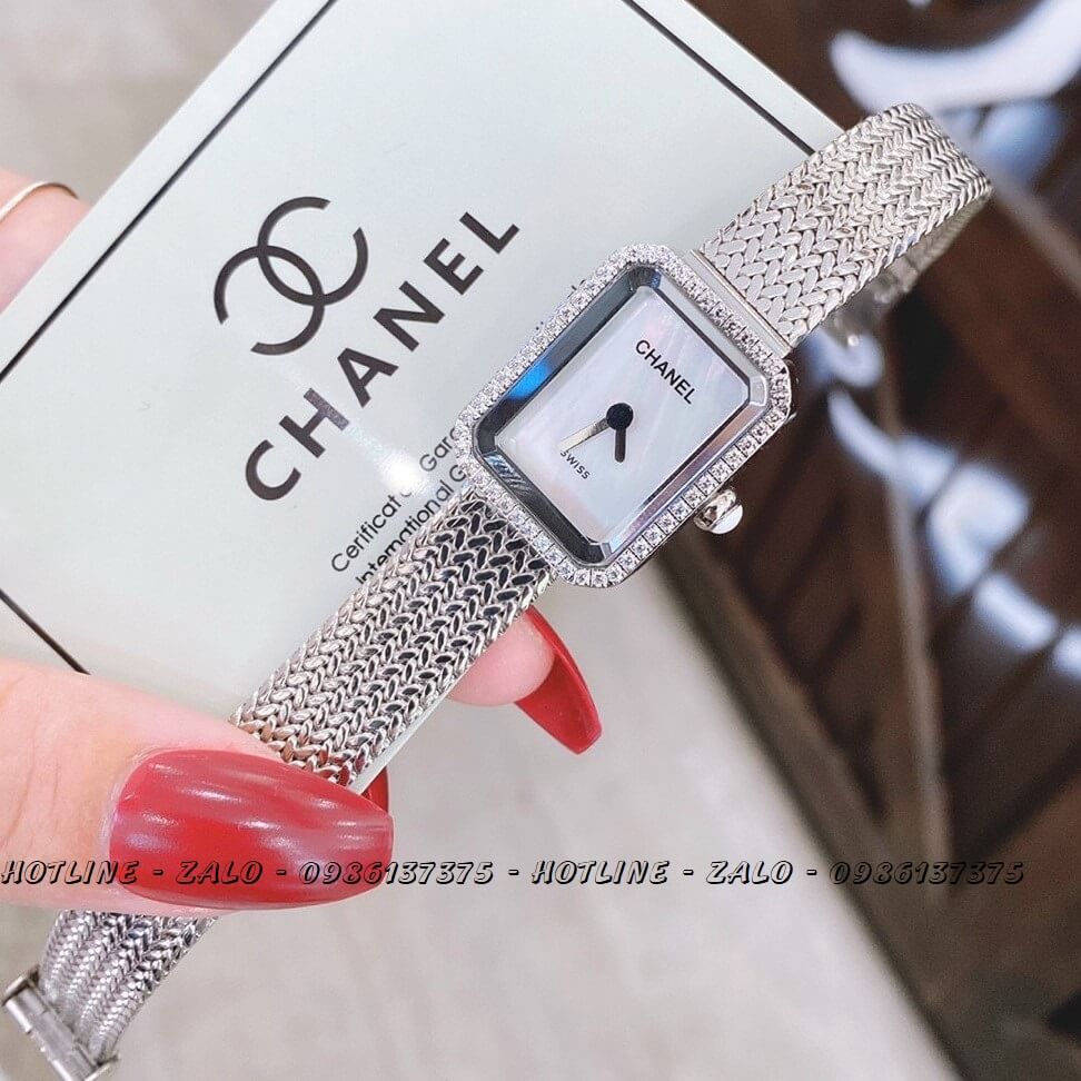 Đồng Hồ Nữ Chanel Boy Friend Diamond Mặt Trắng 20x28mm