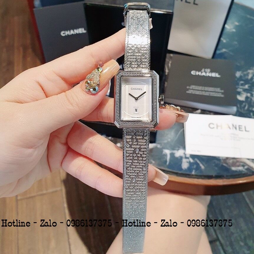 Đồng Hồ Chanel Boy Friend Diamond Nữ Bạc Mặt Trắng 25x32mm