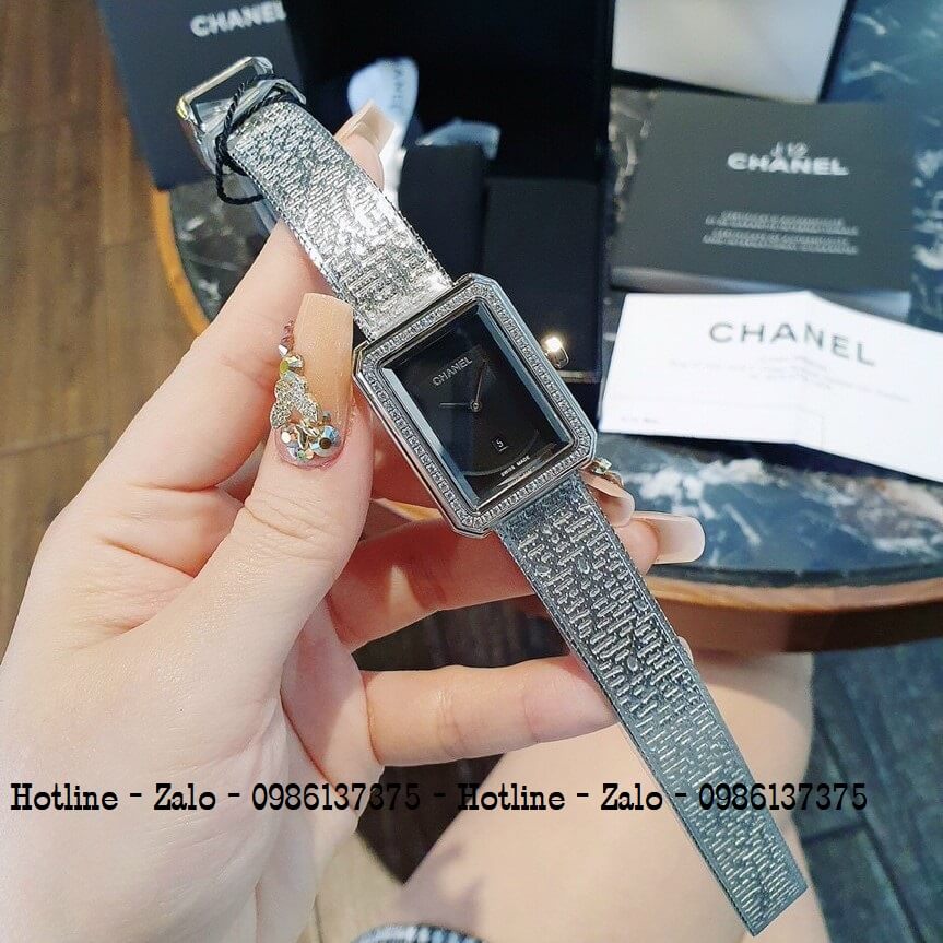 Đồng Hồ Chanel Boy Friend Diamond Nữ Bạc Mặt Đen 25x32mm