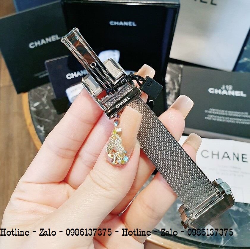 Đồng Hồ Chanel Boy Friend Diamond Nữ Bạc Mặt Đen 25x32mm