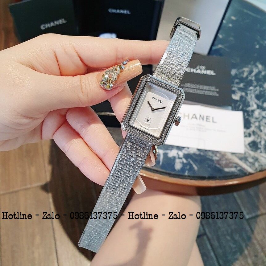 Đồng Hồ Chanel Boy Friend Diamond Nữ Bạc Mặt Trắng 25x32mm