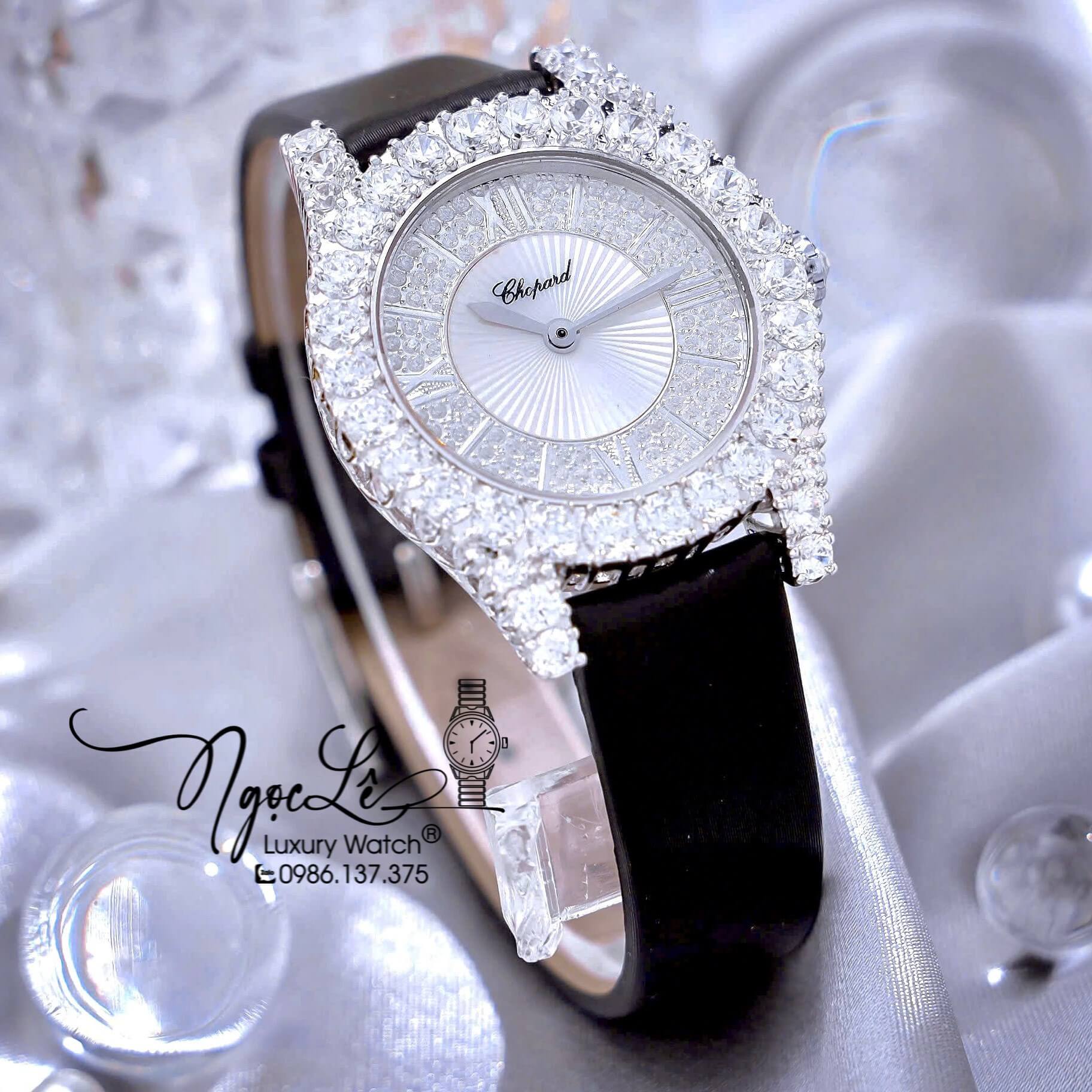 Đồng Hồ Chopard Nữ Dây Da Lụa Màu Đen Vỏ Màu Bạc Đính Đá Size 31mm