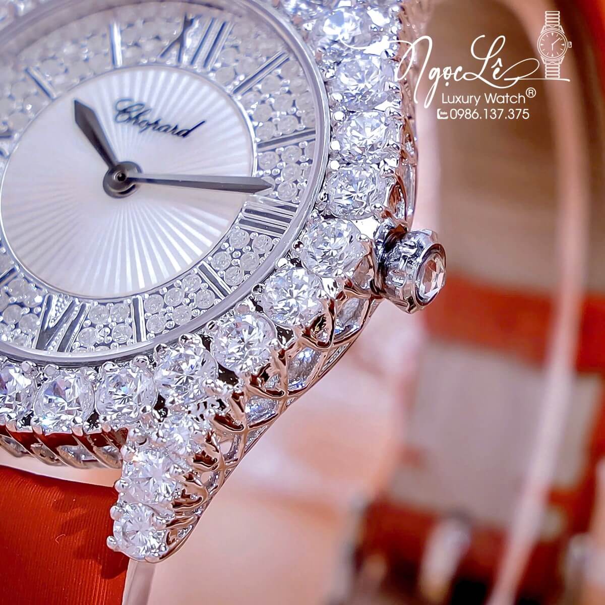 Đồng Hồ Chopard Nữ Dây Da Lụa Màu Đỏ Vỏ Bạc Đính Đá Size 31mm