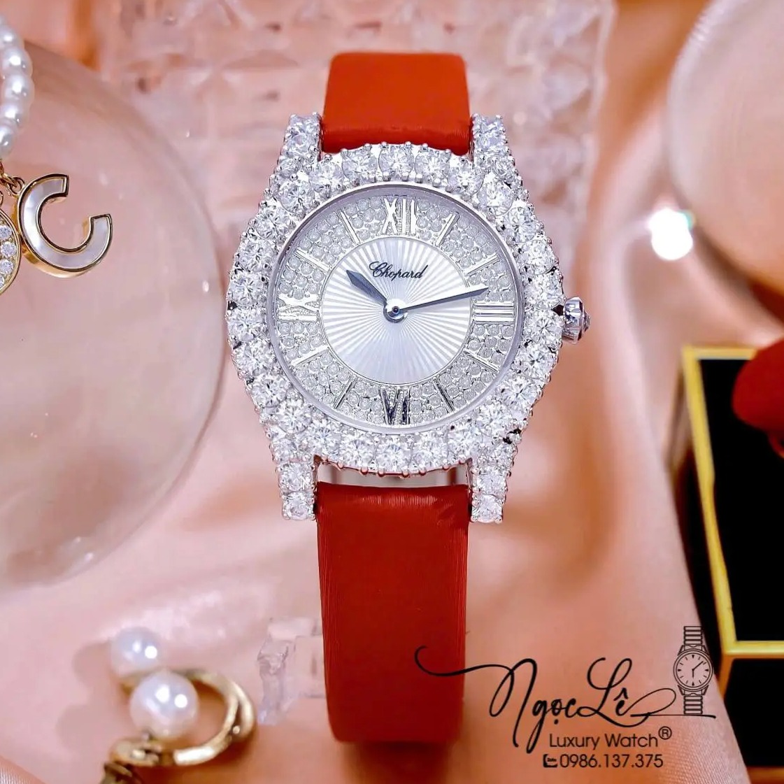 Đồng Hồ Chopard Nữ Dây Da Lụa Màu Đỏ Vỏ Bạc Đính Đá Size 31mm