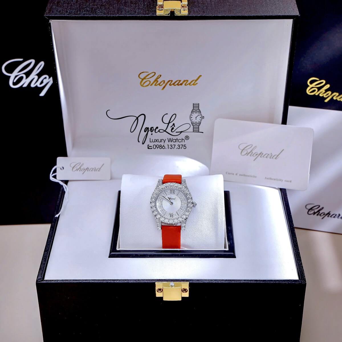 Đồng Hồ Chopard Nữ Dây Da Lụa Màu Đỏ Vỏ Bạc Đính Đá Size 31mm