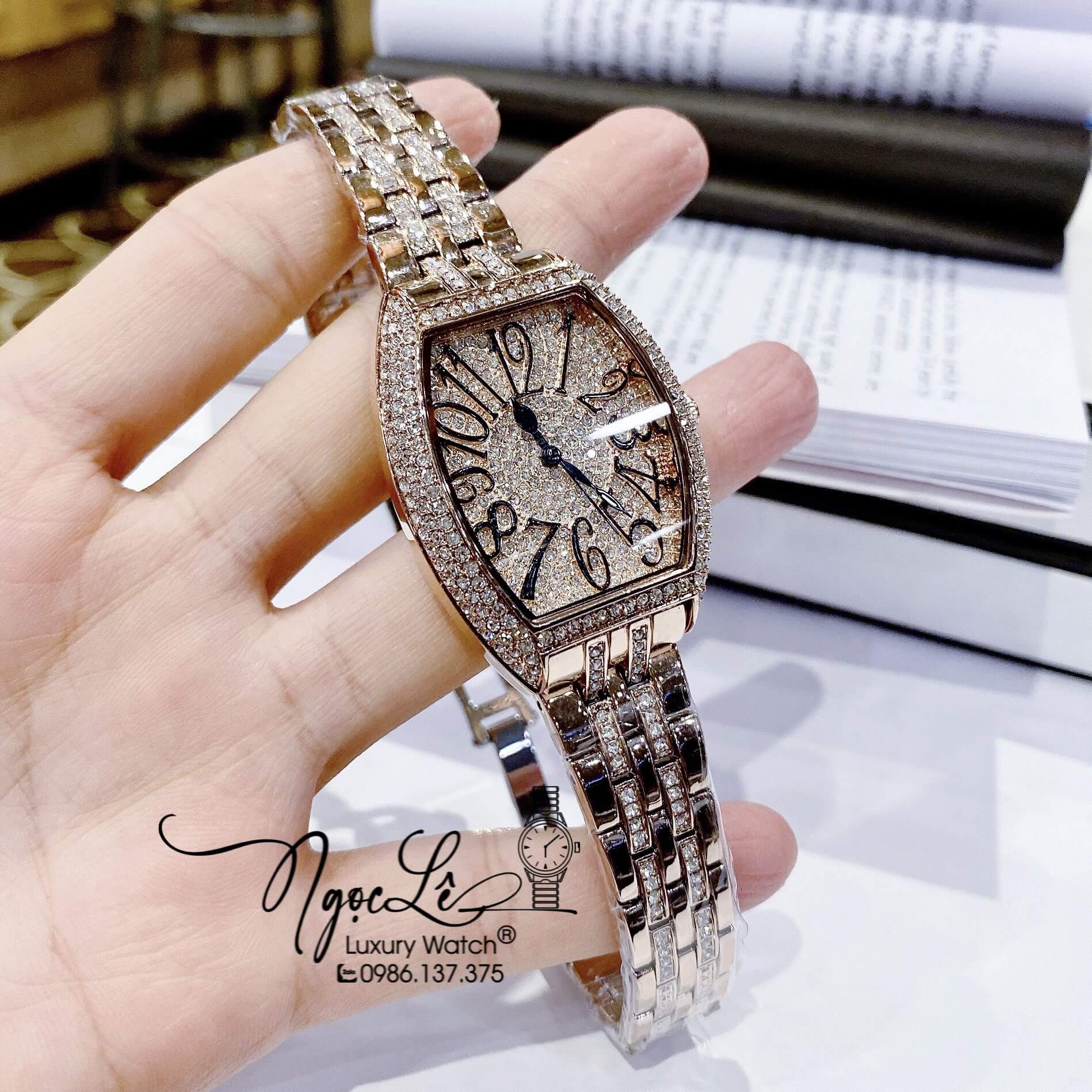 Đồng Hồ Chopard Nữ Dây Kim Loại Rose Gold Mặt Chữ Nhật Đính Đá Size 34mm Siêu Cấp