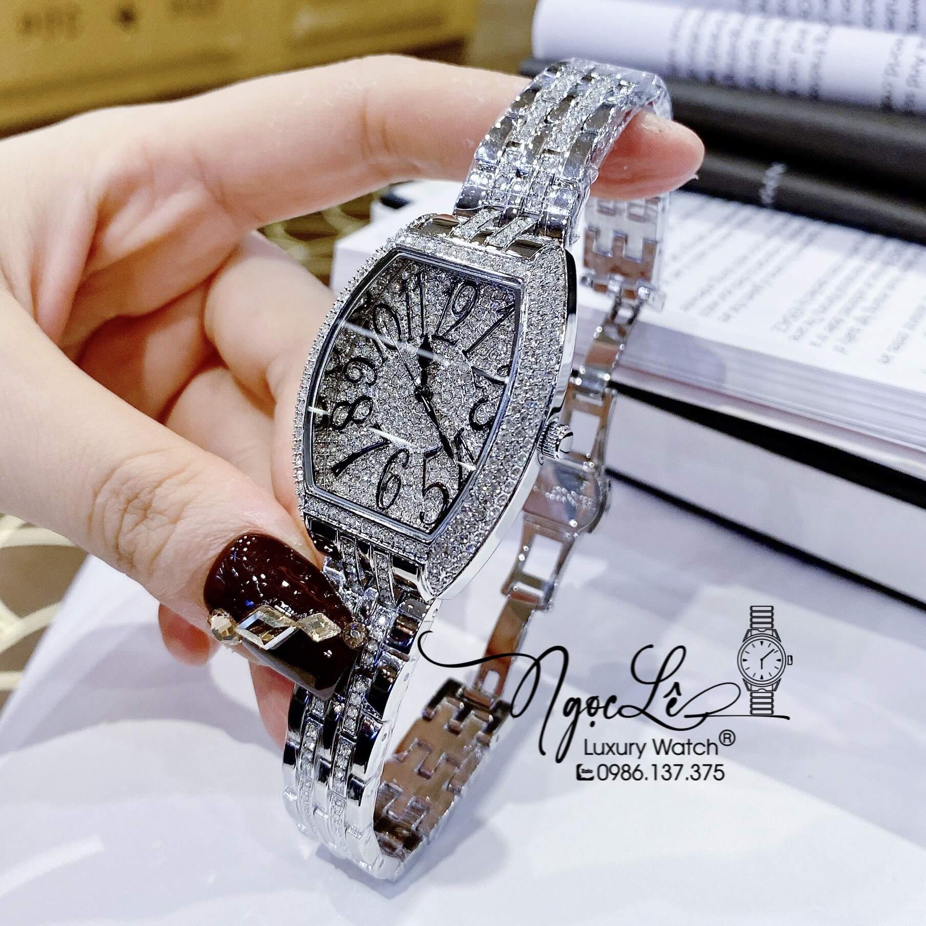 Đồng Hồ Chopard Nữ Dây Kim Loại Silver Mặt Chữ Nhật Đính Đá Size 34mm Siêu Cấp
