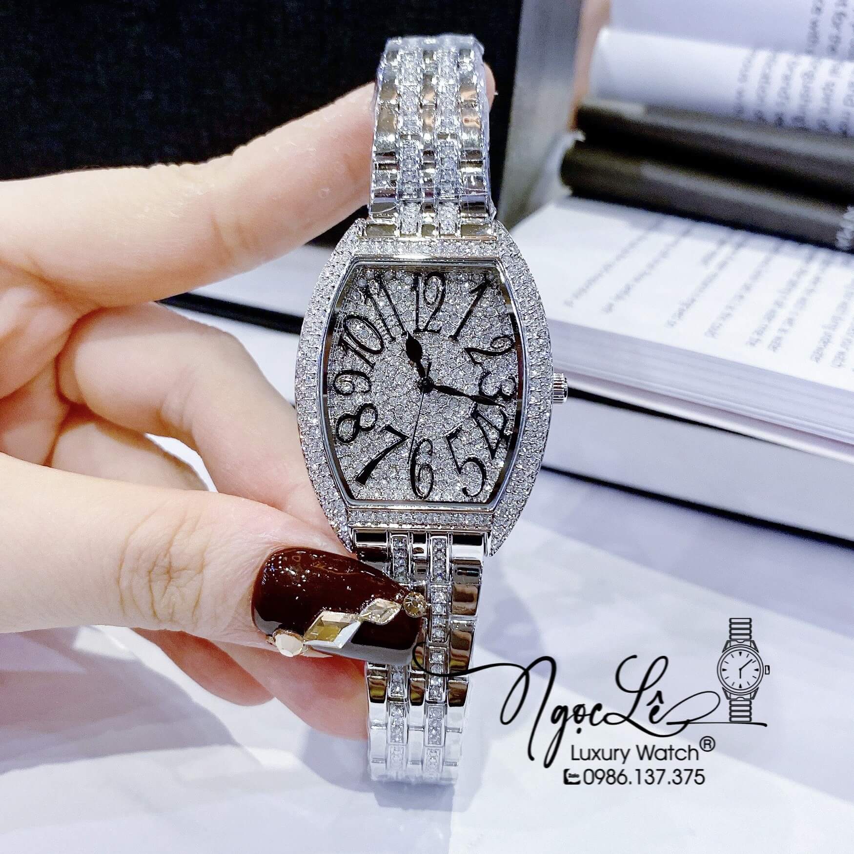 Đồng Hồ Chopard Nữ Dây Kim Loại Silver Mặt Chữ Nhật Đính Đá Size 34mm Siêu Cấp