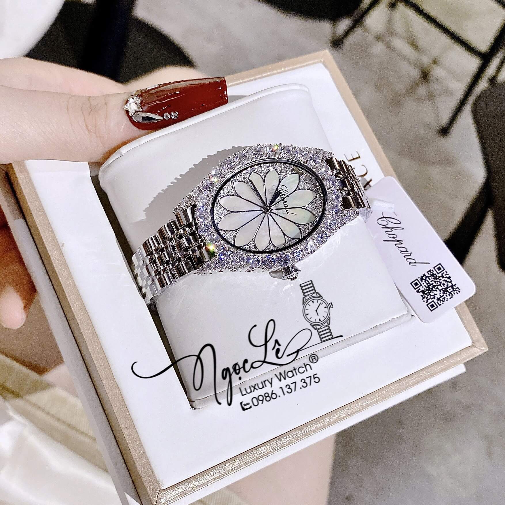 Đồng Hồ Chopard Nữ Mặt Oval Họa Tiết Hoa Xà Cừ Dây Kim Loại Màu Đính Đá Size 34mm