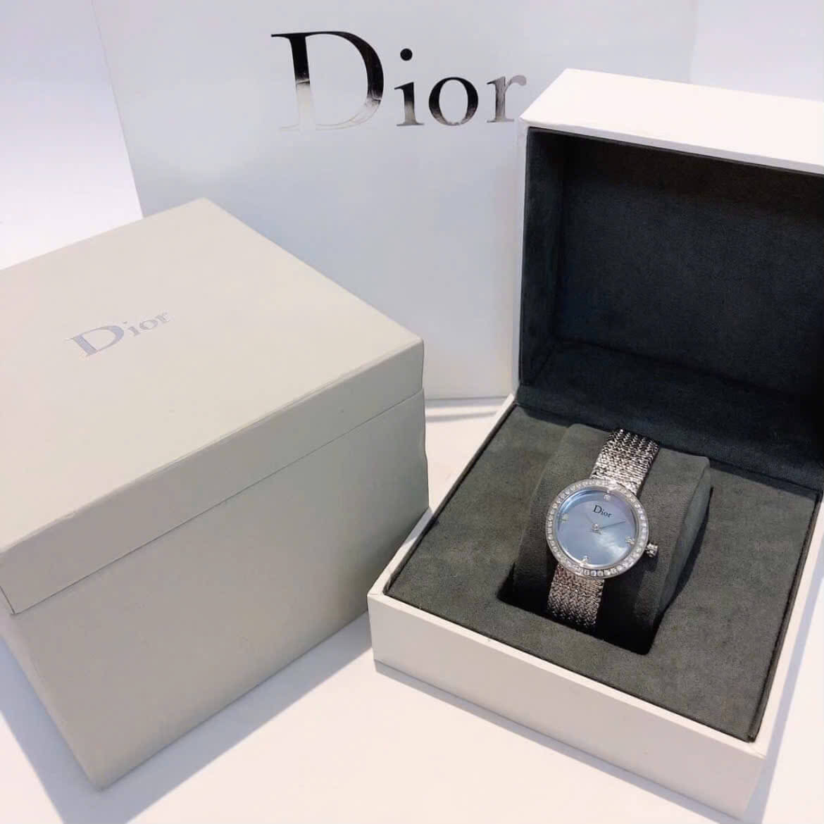 Đồng Hồ Nữ Christian Dior Satine Mặt Xà Cừ Xanh Đính Đá Dây Lưới Silver Size 30mm