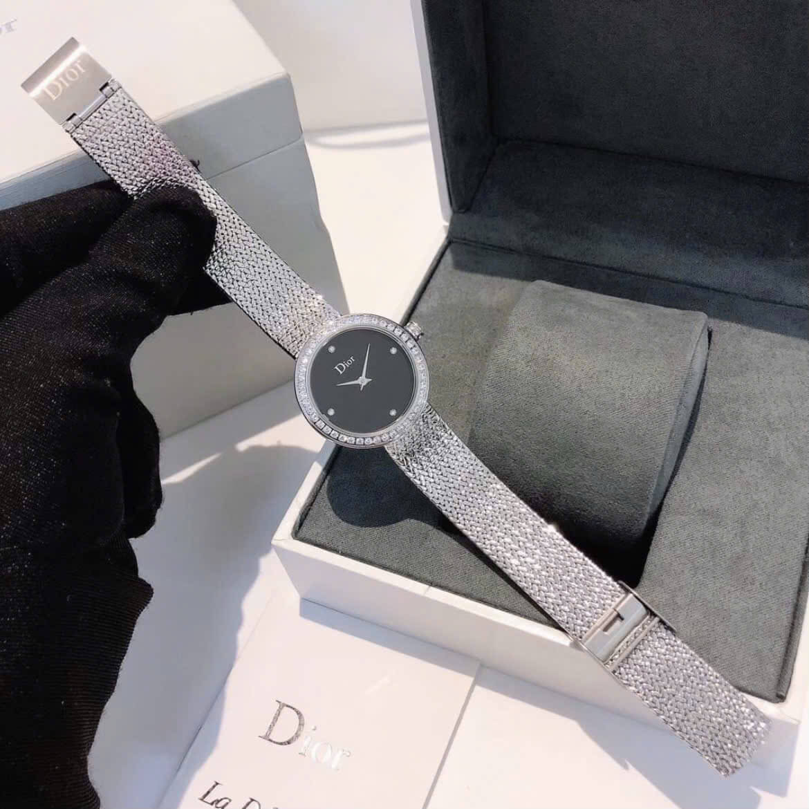 Đồng Hồ Nữ Christian Dior Satine Mặt Đen Đính Đá Dây Lưới Silver Size 30mm