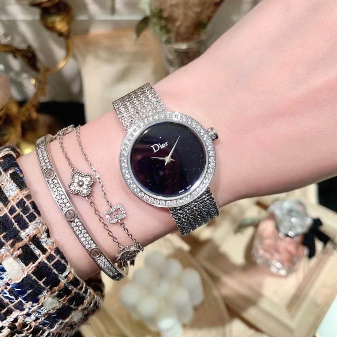 Đồng Hồ Nữ Christian Dior Satine Mặt Đen Đính Đá Dây Lưới Silver Size 30mm