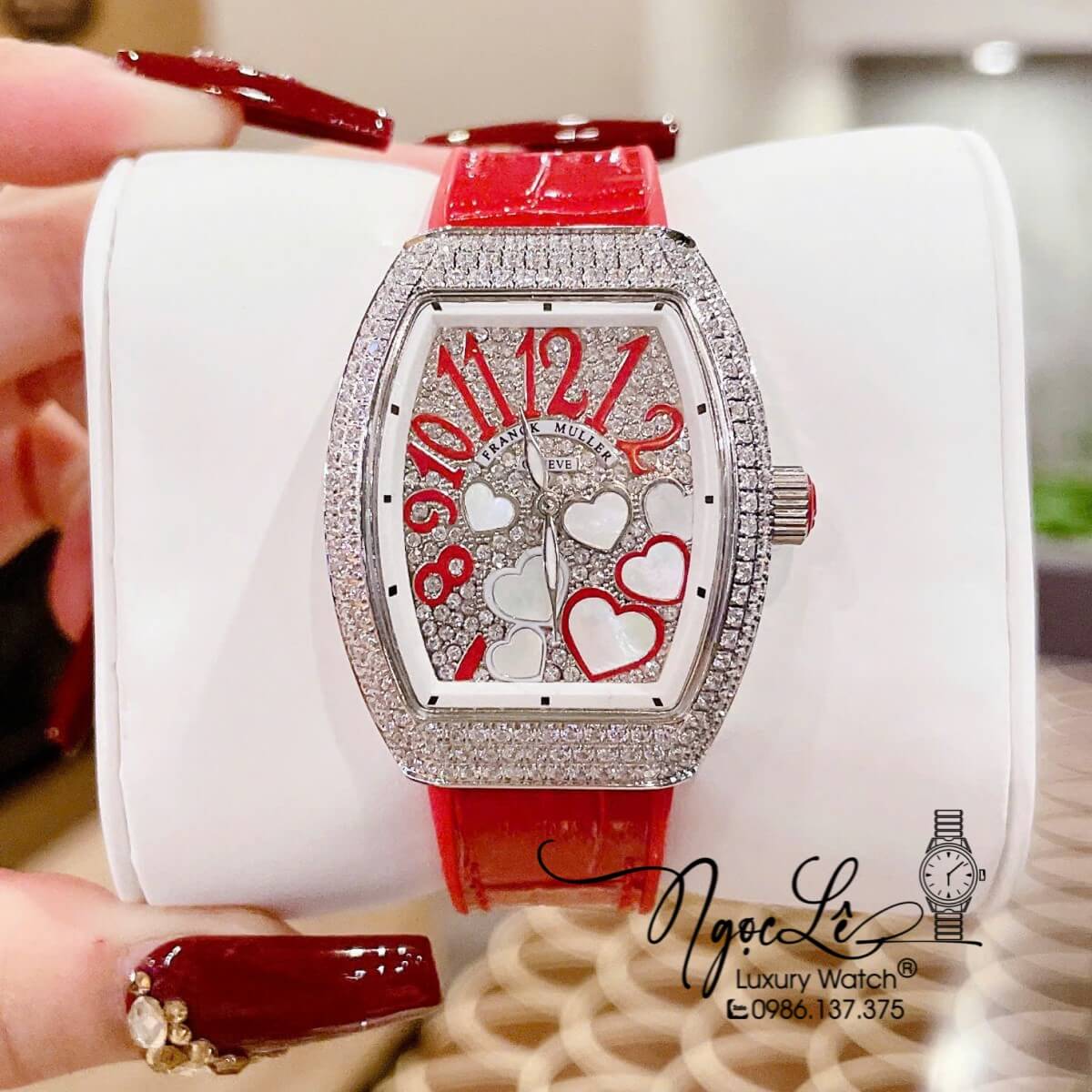 Đồng Hồ Franck Muller Nữ Dây Cao Su Bọc Da Màu Đỏ Đính Đá Mix Trái Tim Size 33mm