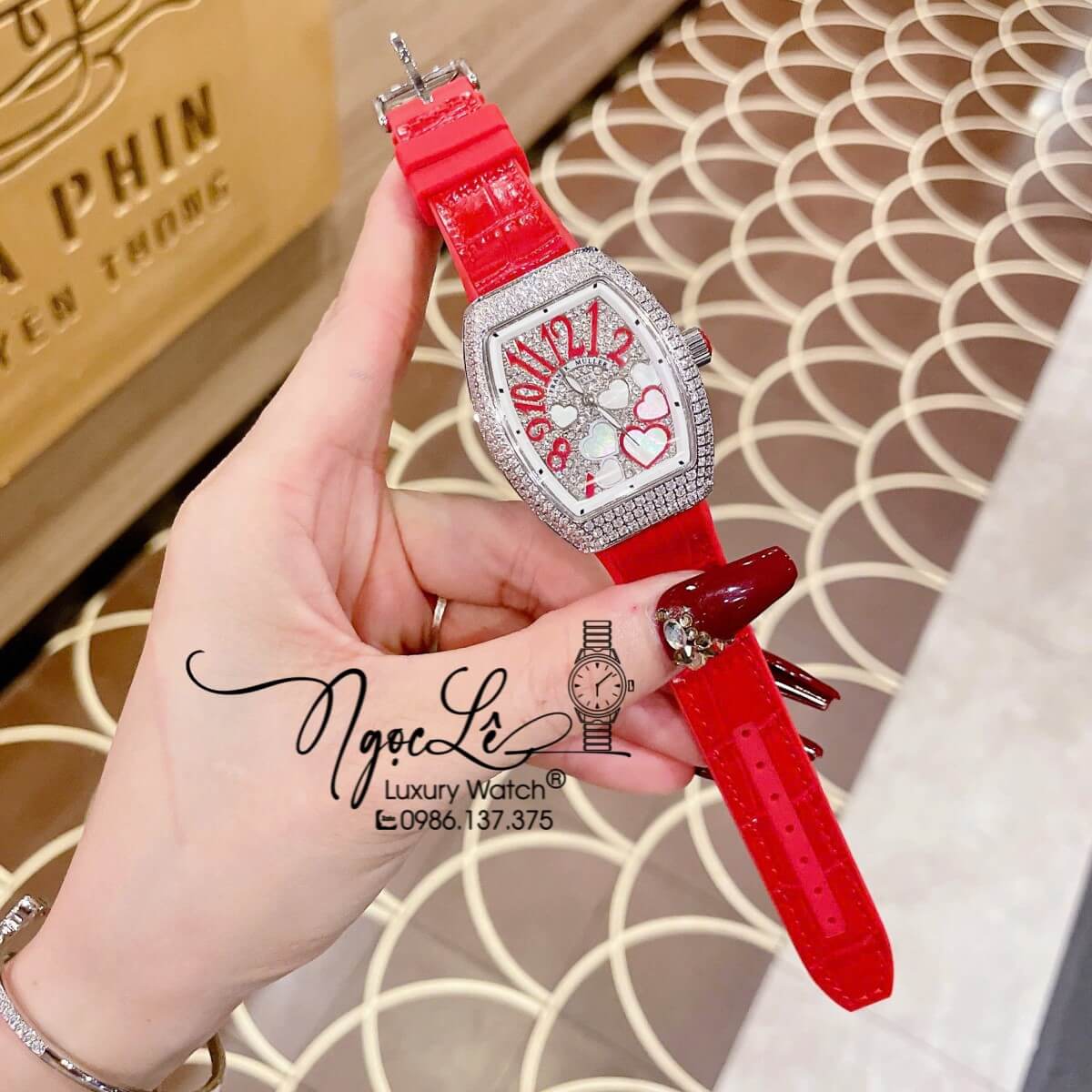 Đồng Hồ Franck Muller Nữ Dây Cao Su Bọc Da Màu Đỏ Đính Đá Mix Trái Tim Size 33mm