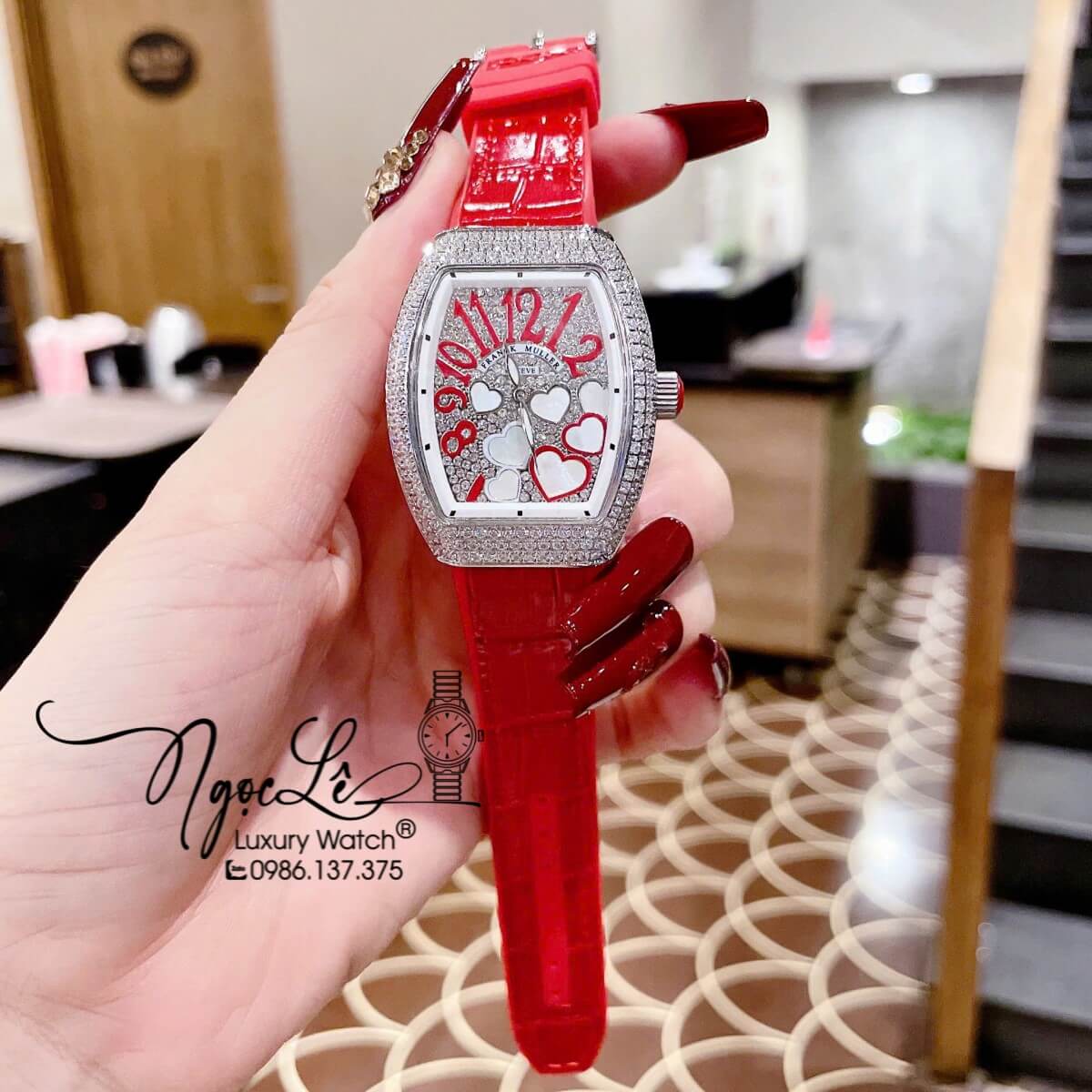 Đồng Hồ Franck Muller Nữ Dây Cao Su Bọc Da Màu Đỏ Đính Đá Mix Trái Tim Size 33mm