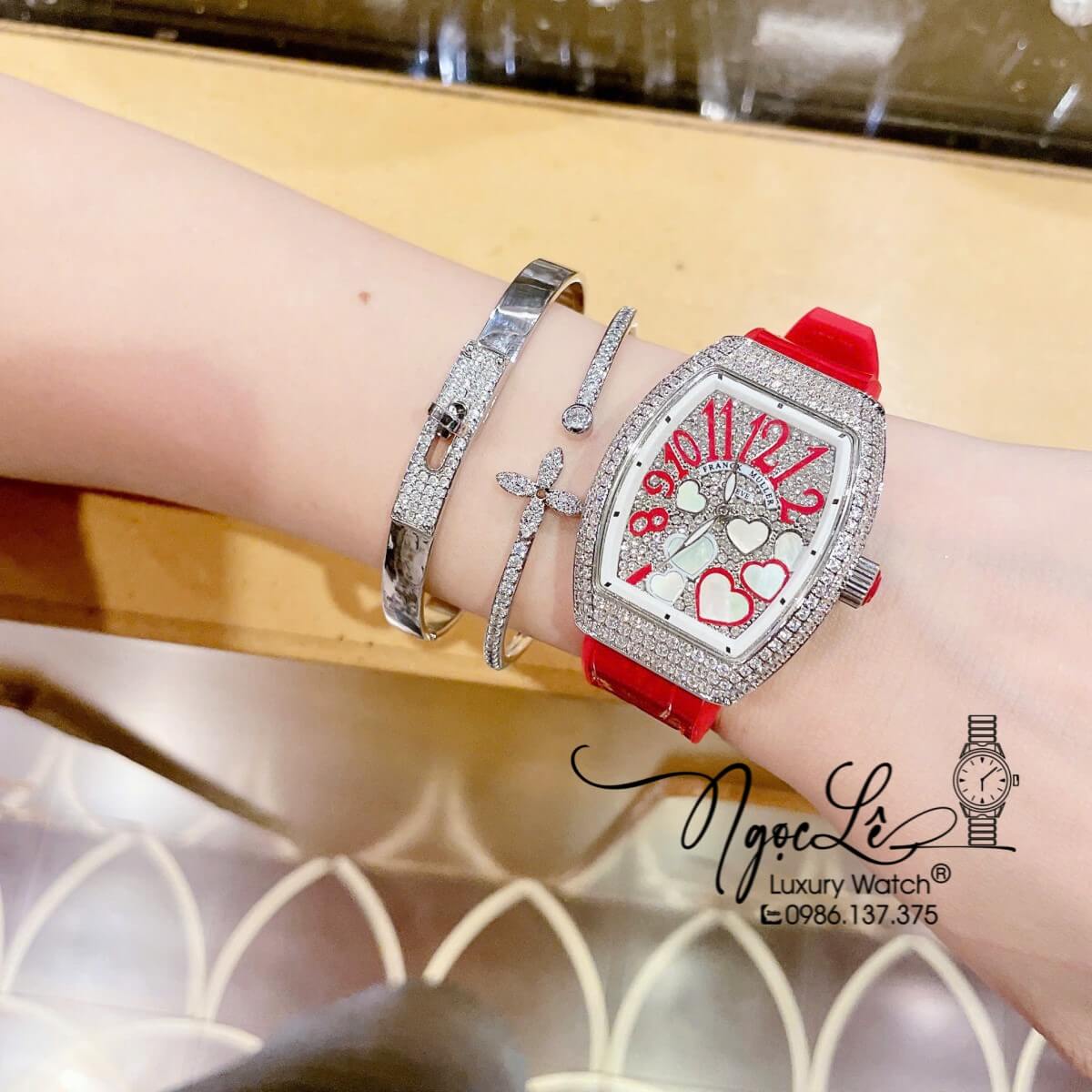 Đồng Hồ Franck Muller Nữ Dây Cao Su Bọc Da Màu Đỏ Đính Đá Mix Trái Tim Size 33mm