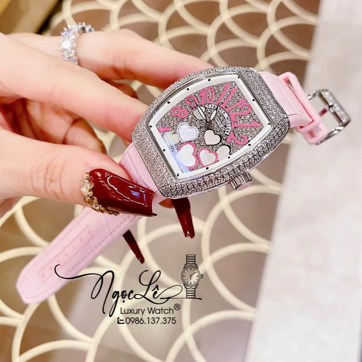 Đồng Hồ Franck Muller Nữ Dây Cao Su Bọc Da Màu Hồng Đính Đá Mix Trái Tim Size 33mm