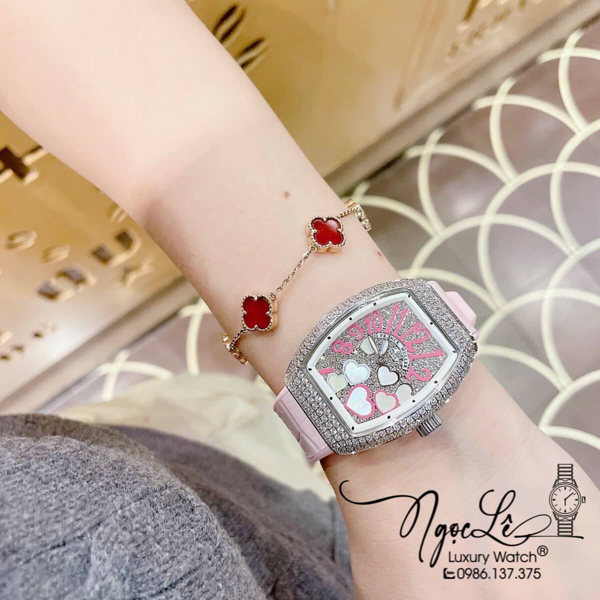Đồng Hồ Franck Muller Nữ Dây Cao Su Bọc Da Màu Hồng Đính Đá Mix Trái Tim Size 33mm