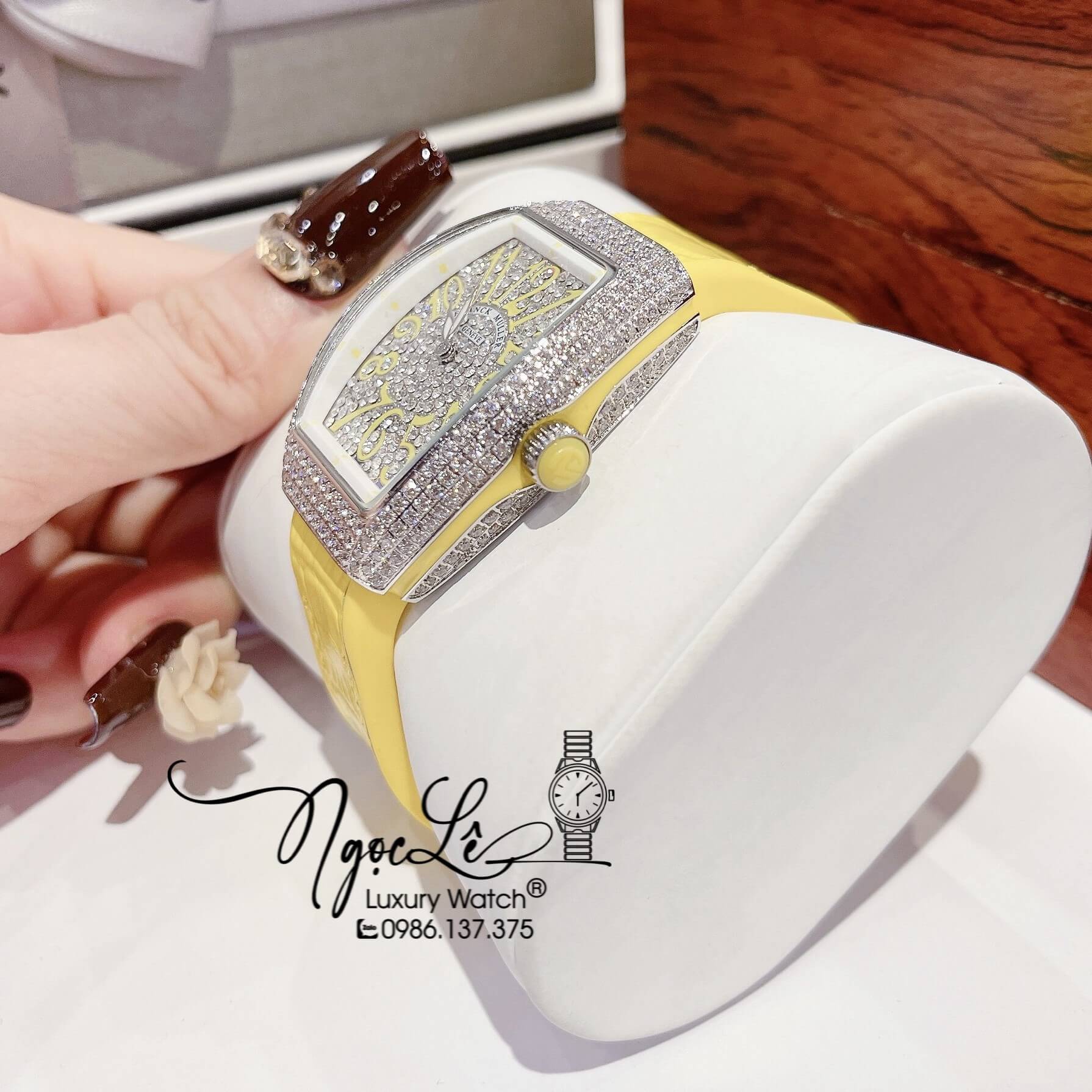 Đồng Hồ Franck Muller V32 Nữ Dây Màu Vàng Pastel Đính Đá Bạc Size 34mm