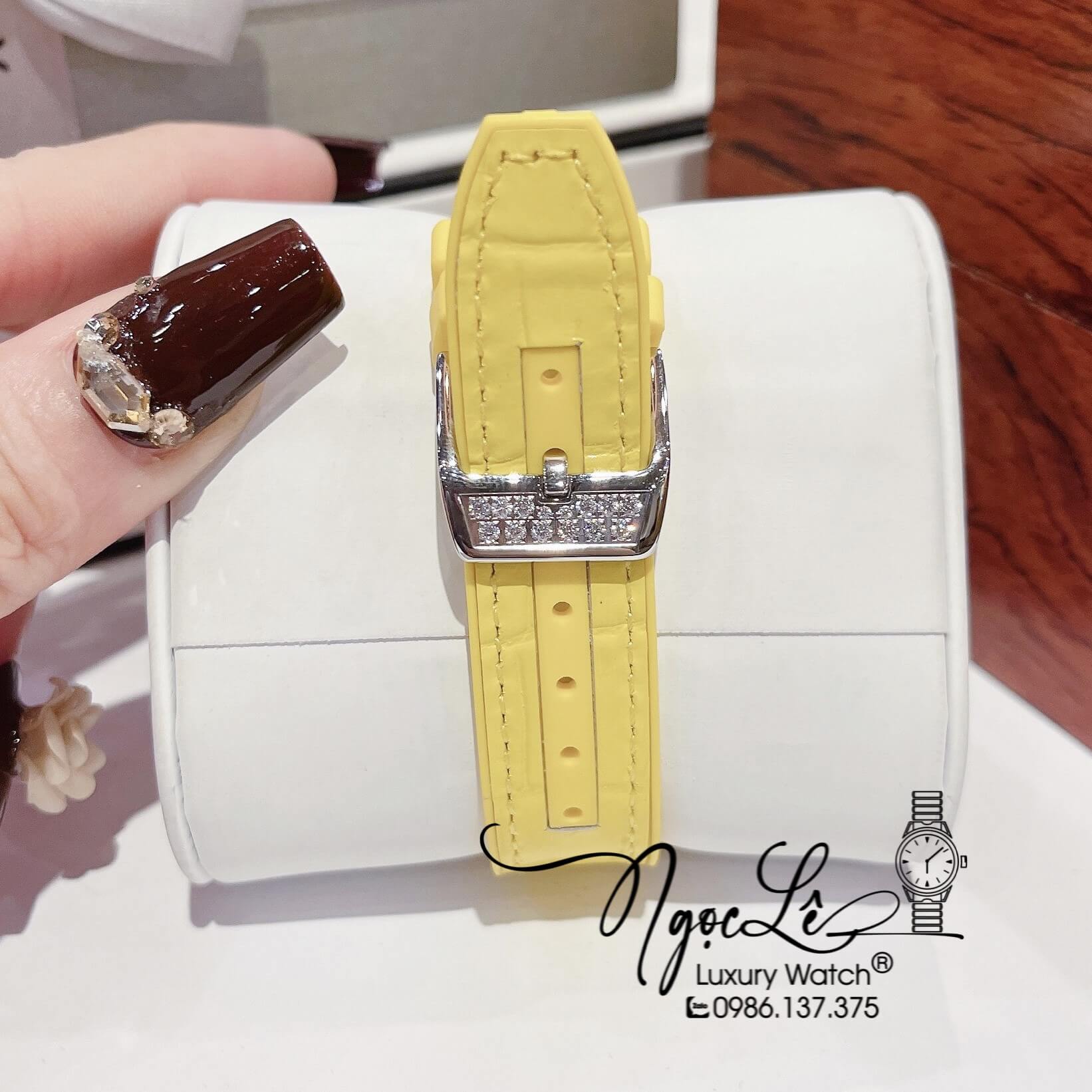 Đồng Hồ Franck Muller V32 Nữ Dây Màu Vàng Pastel Đính Đá Bạc Size 34mm