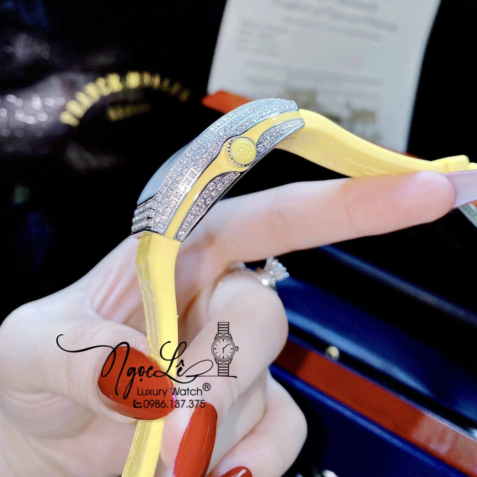 Đồng Hồ Franck Muller V32 Nữ Dây Màu Vàng Pastel Đính Đá Bạc Size 34mm