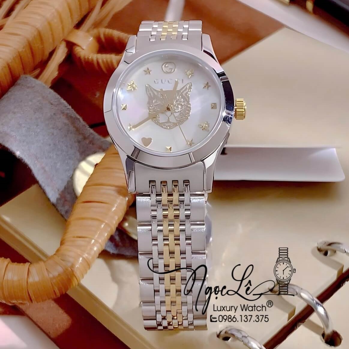Đồng Hồ Gucci G-Timeless Mystic Cat Motif Dây Demi Vàng Mặt Trắng Size 28mm