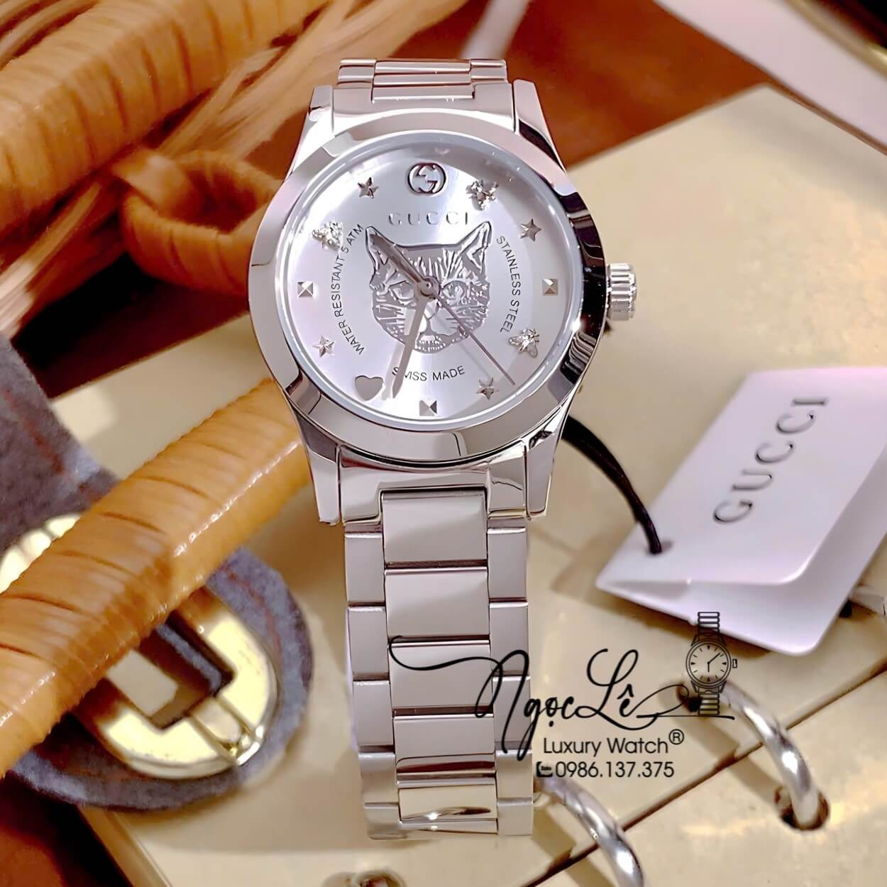 Đồng Hồ Gucci G-Timeless Mystic Cat Motif Dây Kim Loại Bạc Mặt Trắng Size 28mm
