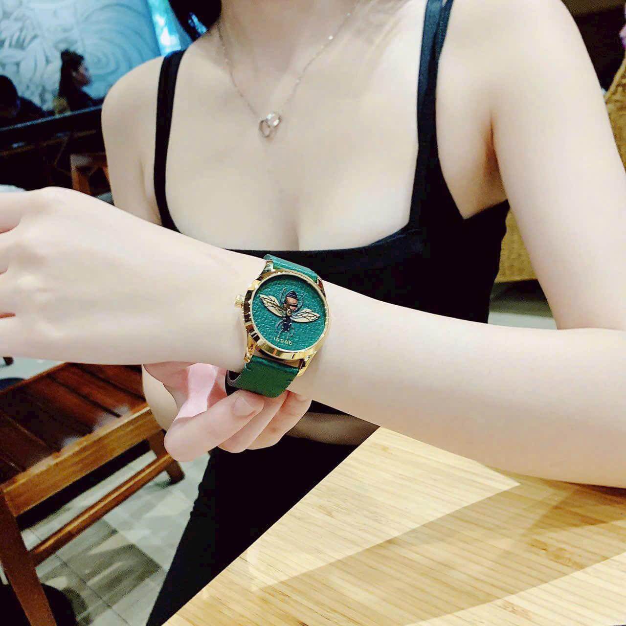 Đồng Hồ Nữ Gucci Dây Da Xanh Lá Mặt Ong Size 37mm - Gucci YA1264065