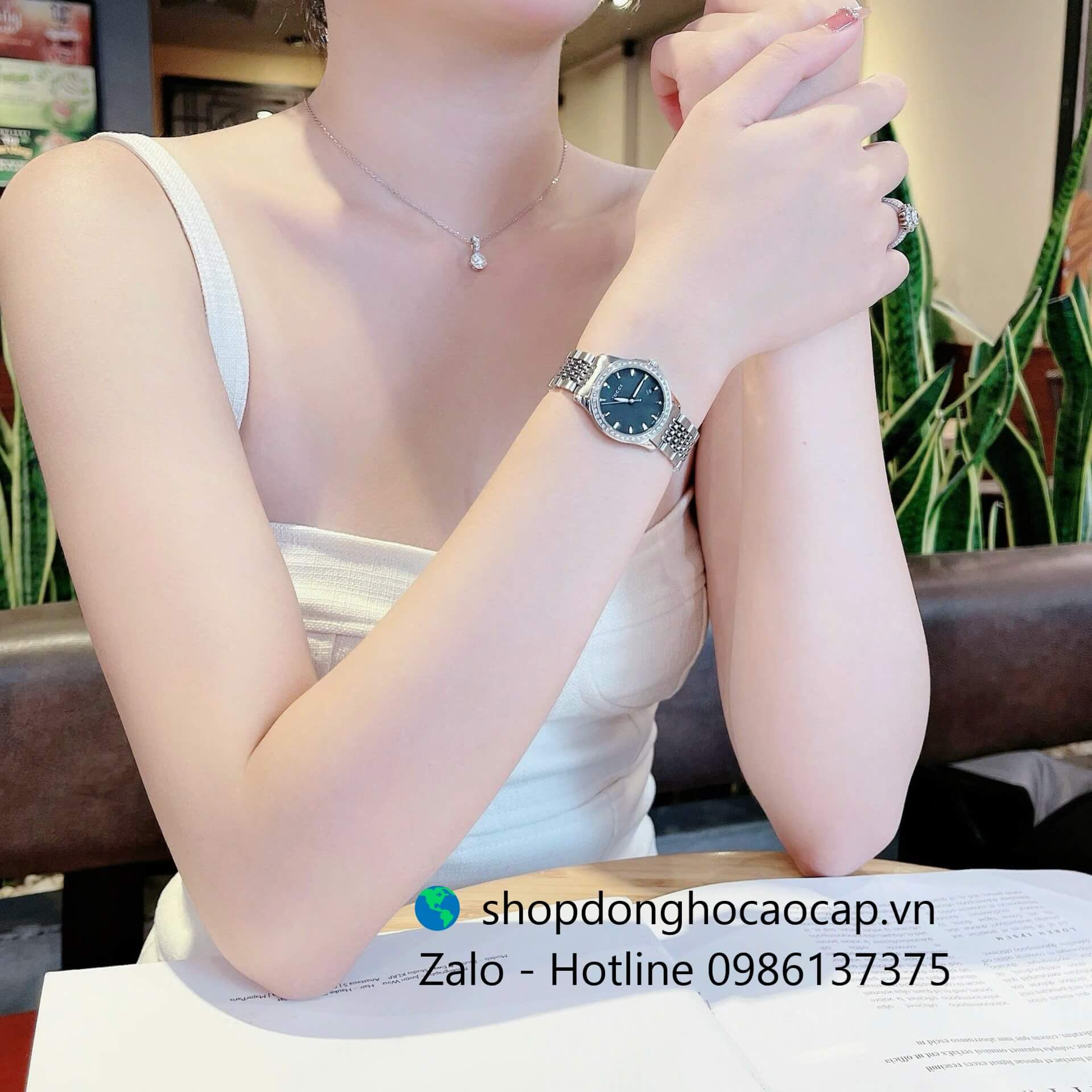 Đồng hồ Gucci nữ dây thép bạc mặt đen viền đá size 28mm - Gucci G-Timeless Quartz