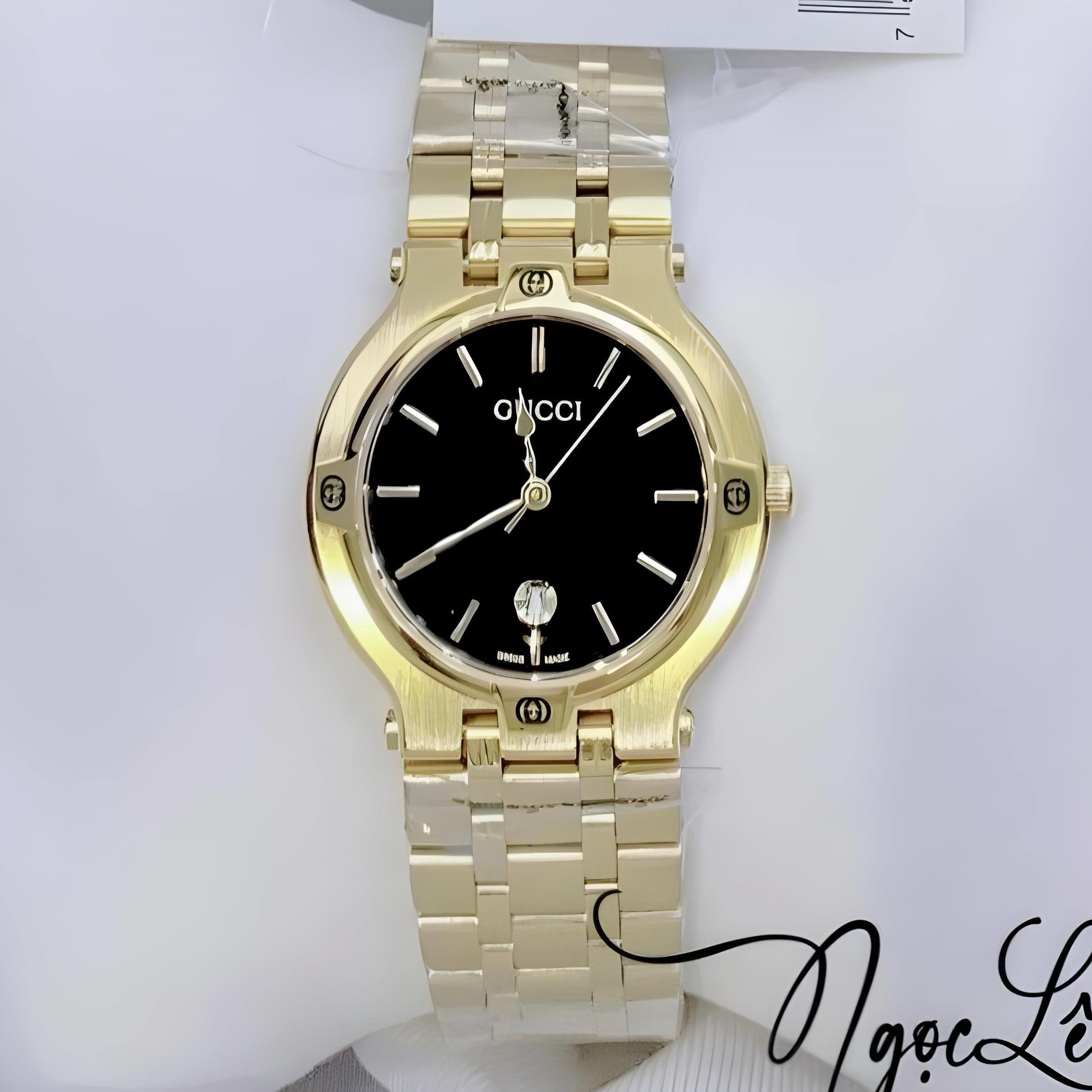 Đồng Hồ Nữ Gucci Vintage Dây Kim Loại Màu Vàng Mặt Đen Size 32mm