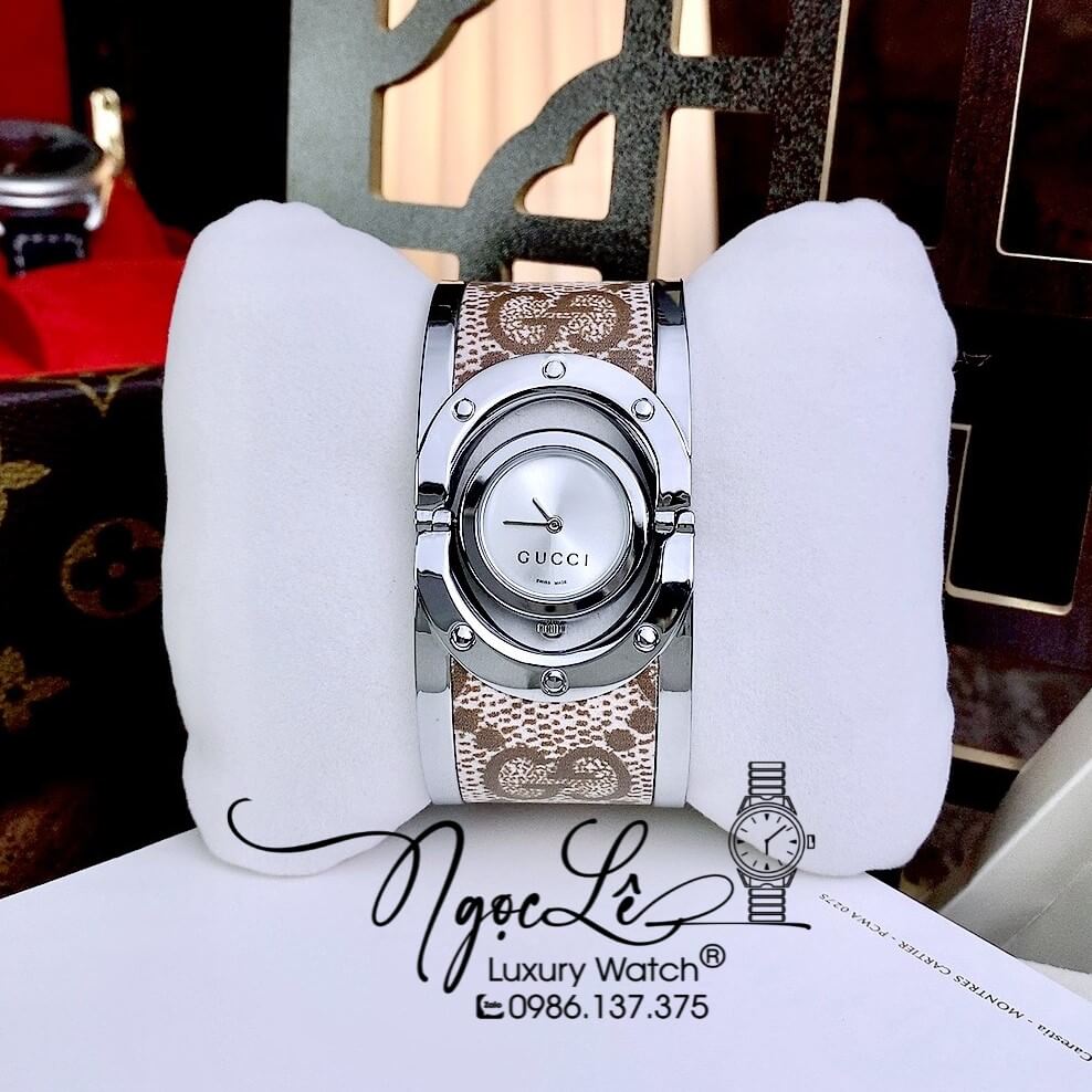 Đồng Hồ Nữ Gucci Twirl Dáng Còng Ôm Tay Màu Beige Vân Gucci 23mm