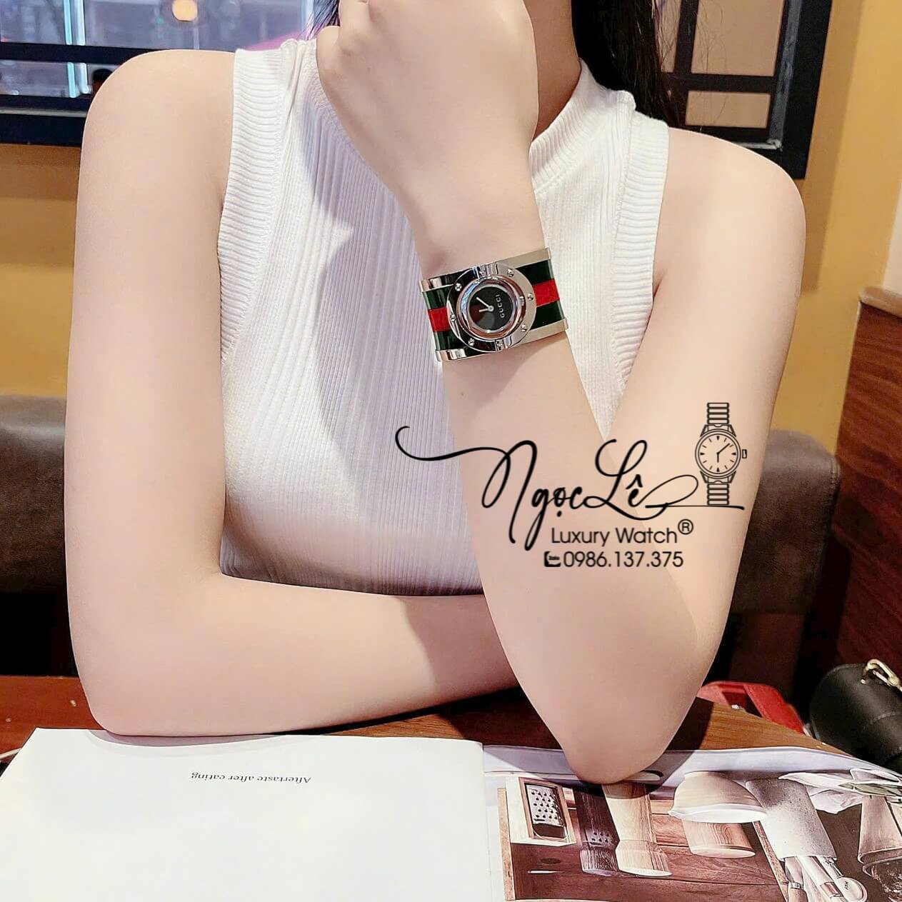 Đồng Hồ Gucci Twirl Nữ Dáng Lắc Tay Màu Bạc Sọc Xanh Đỏ Cao Cấp Size 23mm